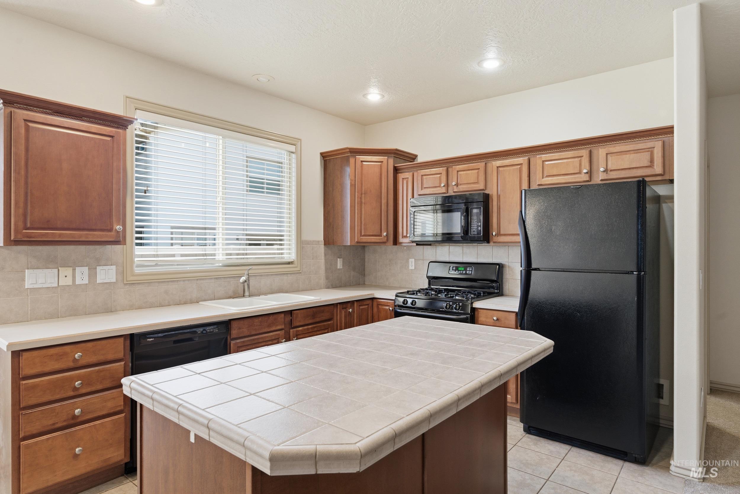 55 S Selwood Lane, Star, Idaho 83669, 3 Bedrooms, 3 Bathrooms, Residential For Sale, Price $375,000, 98970145