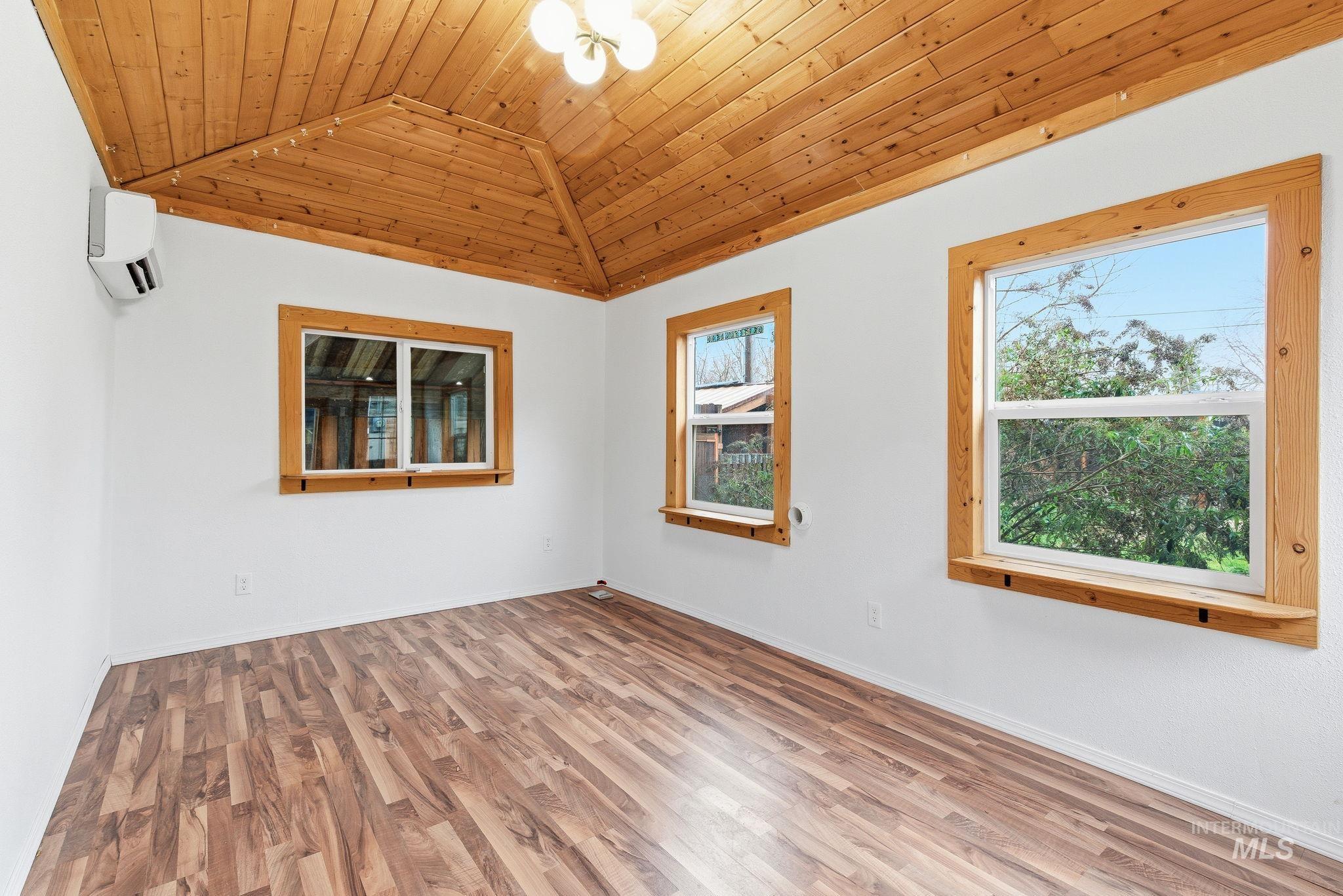 6323 W Everett St, Boise, Idaho 83704, 1 Bedroom, 1 Bathroom, Residential For Sale, Price $325,000, 98970148