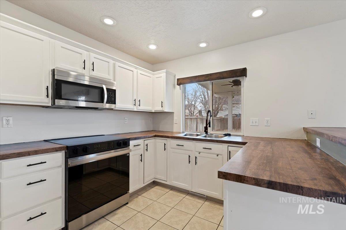 358 W Big Rack Street, Kuna, Idaho 83634, 3 Bedrooms, 2.5 Bathrooms, Residential For Sale, Price $399,900, 98970151