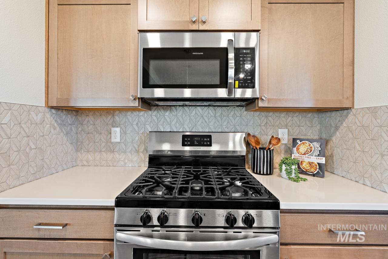 10079 Longtail Drive, Nampa, Idaho 83687, 3 Bedrooms, 2 Bathrooms, Residential For Sale, Price $411,662, 98970153