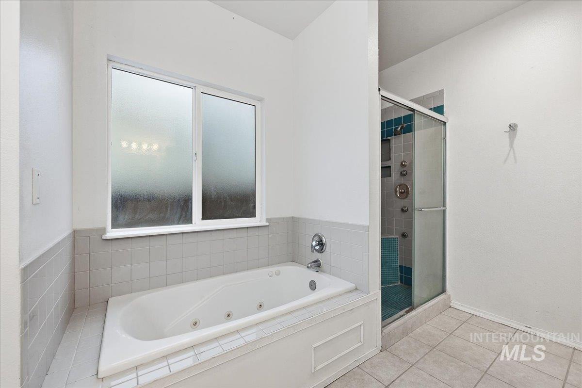 Jetted tub in master bathroom