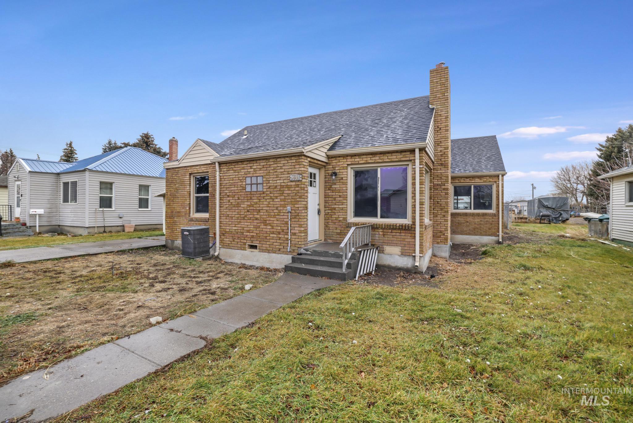 1016 10th Street, Rupert, Idaho 83350, 3 Bedrooms, 2 Bathrooms, Residential For Sale, Price $319,000, 98970171