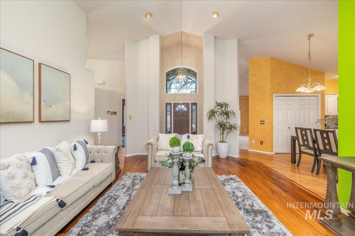 6160 N Fountain Ln, Garden City, Idaho 83714, 3 Bedrooms, 2 Bathrooms, Residential For Sale, Price $600,000, 98970176