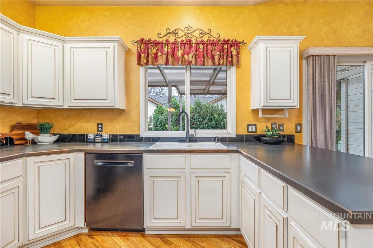 6160 N Fountain Ln, Garden City, Idaho 83714, 3 Bedrooms, 2 Bathrooms, Residential For Sale, Price $600,000, 98970176