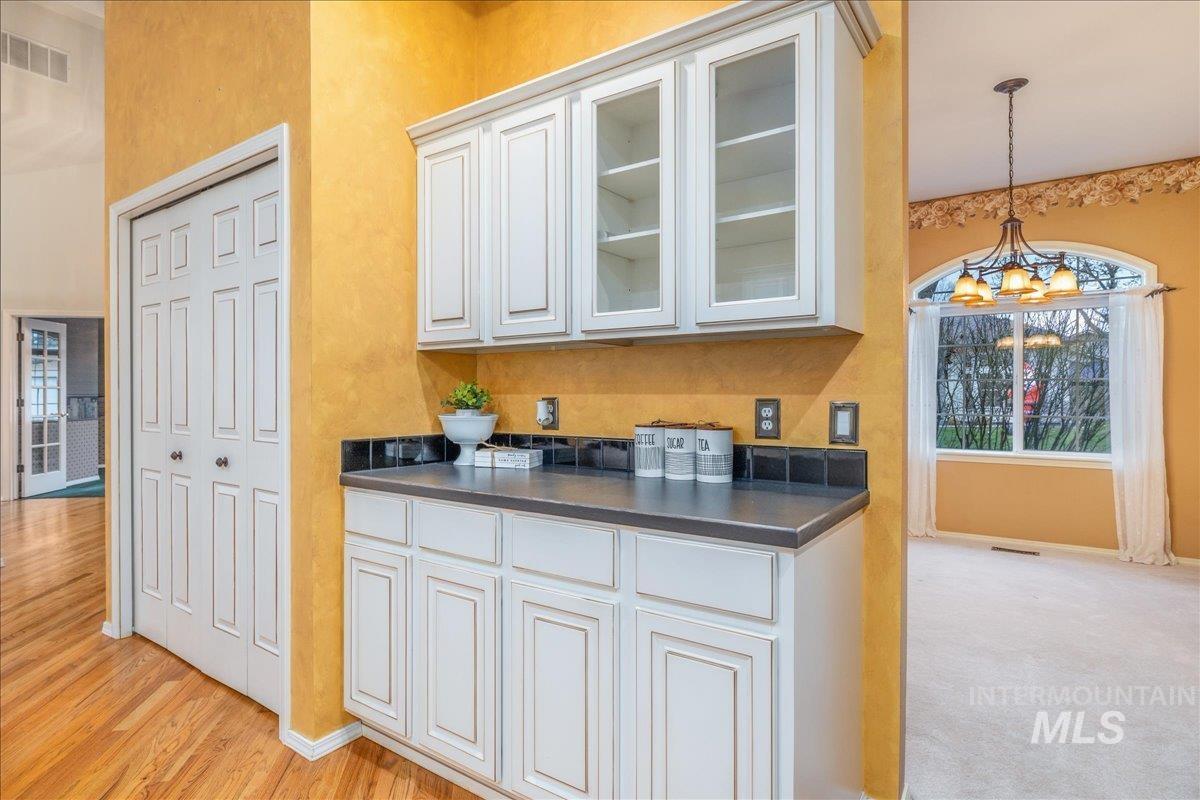 6160 N Fountain Ln, Garden City, Idaho 83714, 3 Bedrooms, 2 Bathrooms, Residential For Sale, Price $600,000, 98970176