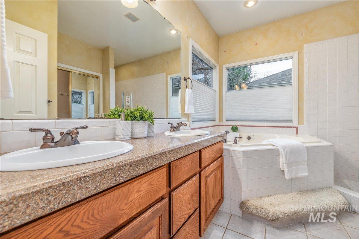 6160 N Fountain Ln, Garden City, Idaho 83714, 3 Bedrooms, 2 Bathrooms, Residential For Sale, Price $600,000, 98970176