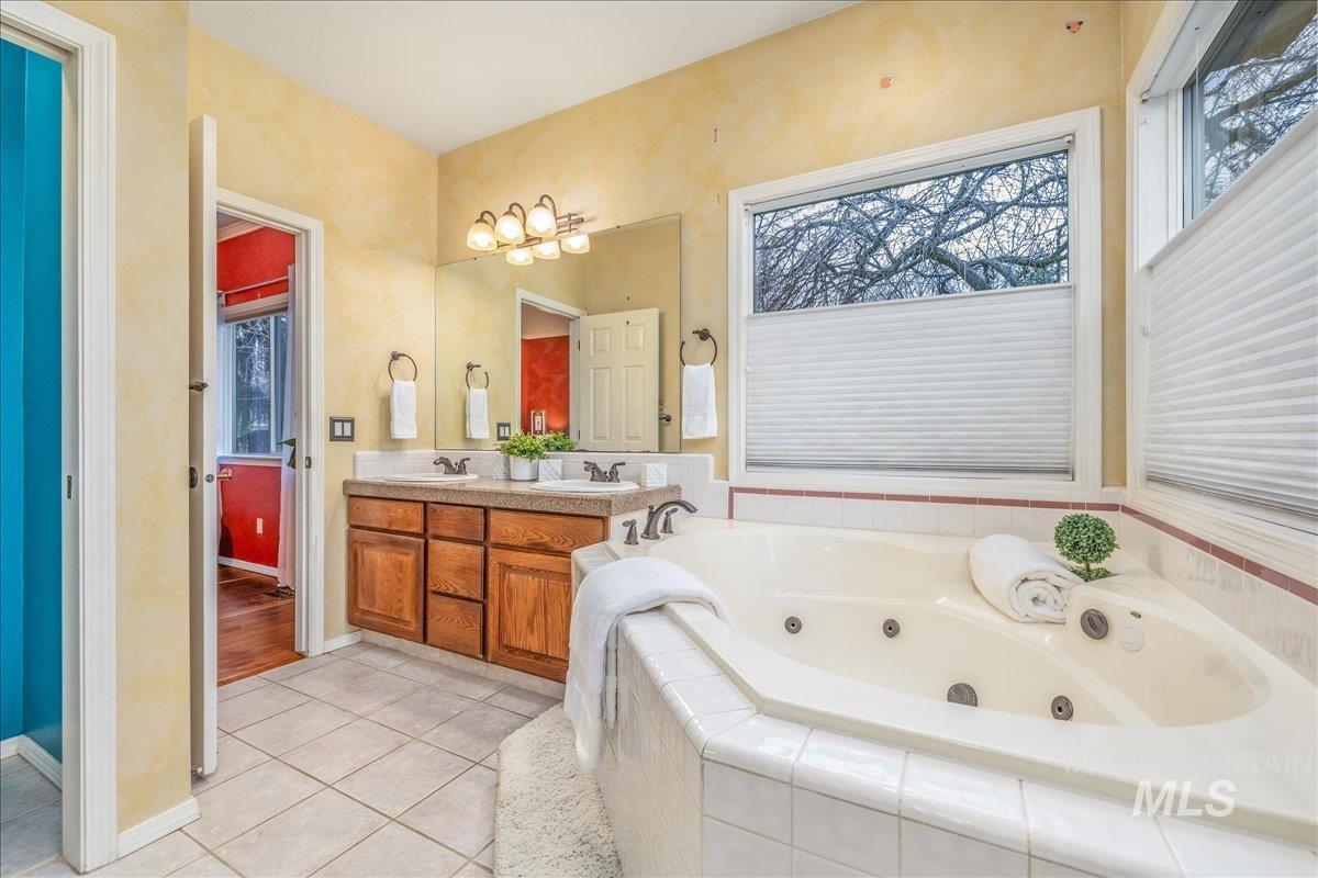 6160 N Fountain Ln, Garden City, Idaho 83714, 3 Bedrooms, 2 Bathrooms, Residential For Sale, Price $600,000, 98970176