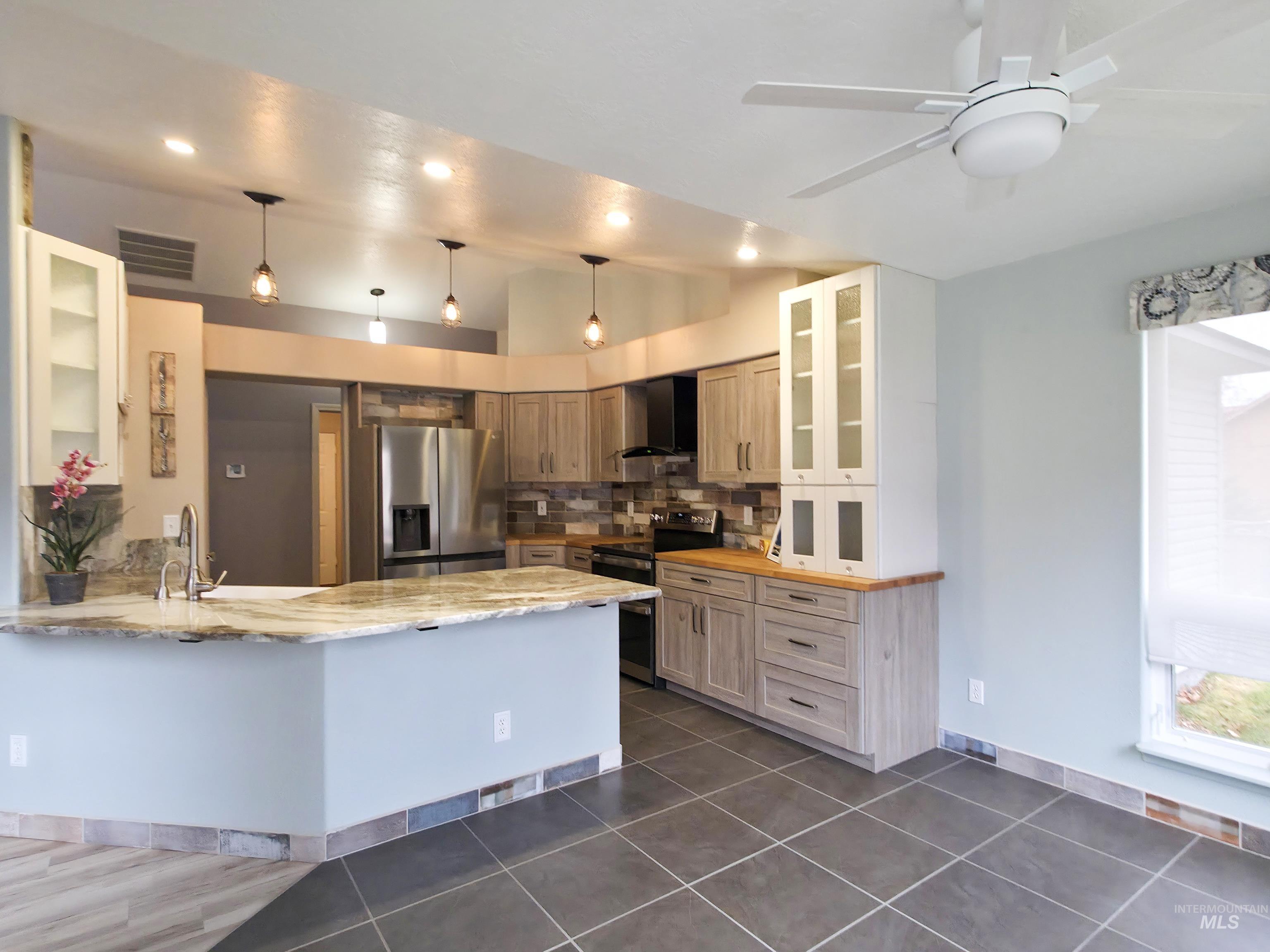 10142 Airpark Loop Rd, Melba, Idaho 83641, 3 Bedrooms, 2 Bathrooms, Residential For Sale, Price $1,200,000,MLS 98970197