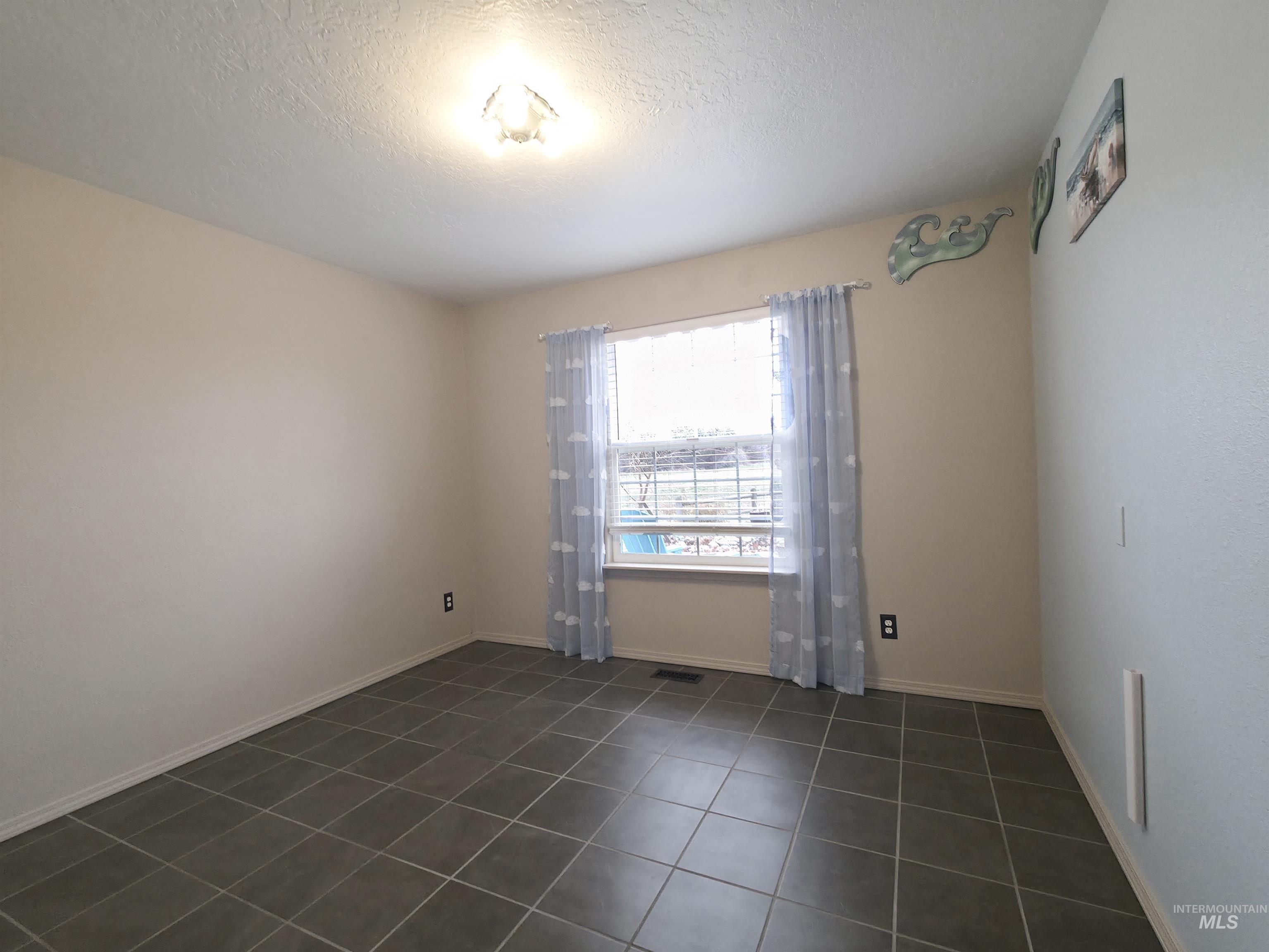 10142 Airpark Loop Rd, Melba, Idaho 83641, 3 Bedrooms, 2 Bathrooms, Residential For Sale, Price $1,200,000, 98970197