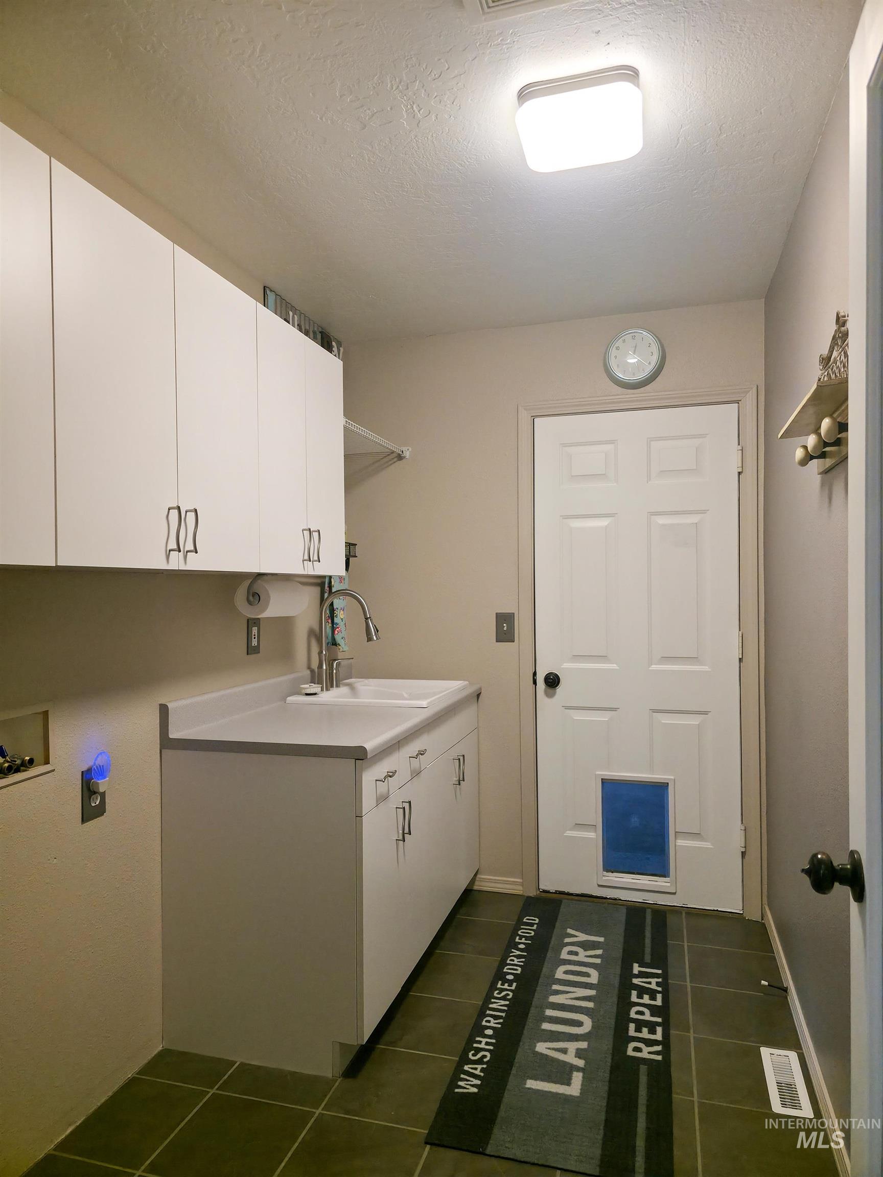 10142 Airpark Loop Rd, Melba, Idaho 83641, 3 Bedrooms, 2 Bathrooms, Residential For Sale, Price $1,200,000, 98970197