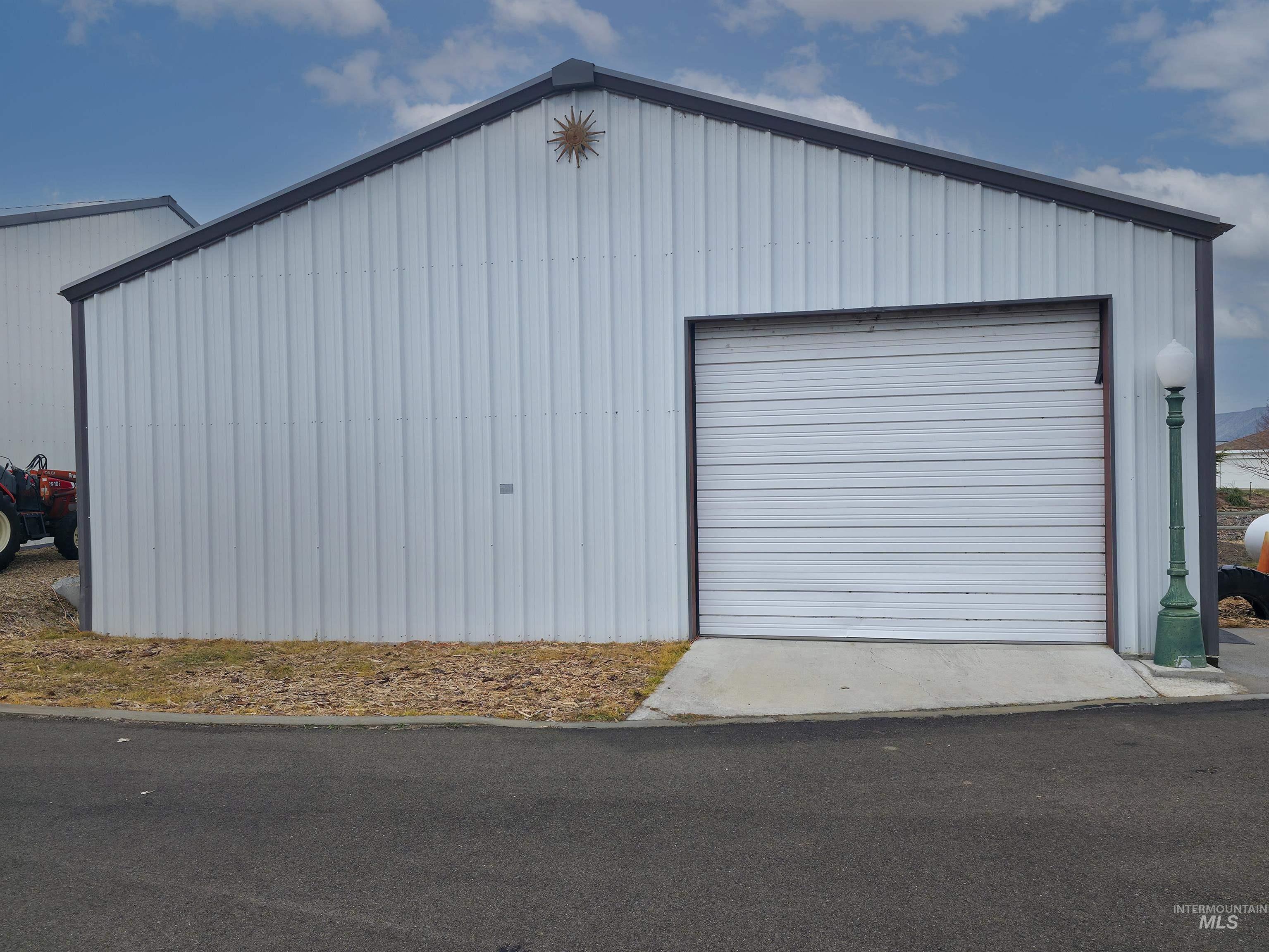 10142 Airpark Loop Rd, Melba, Idaho 83641, 3 Bedrooms, 2 Bathrooms, Residential For Sale, Price $1,200,000, 98970197