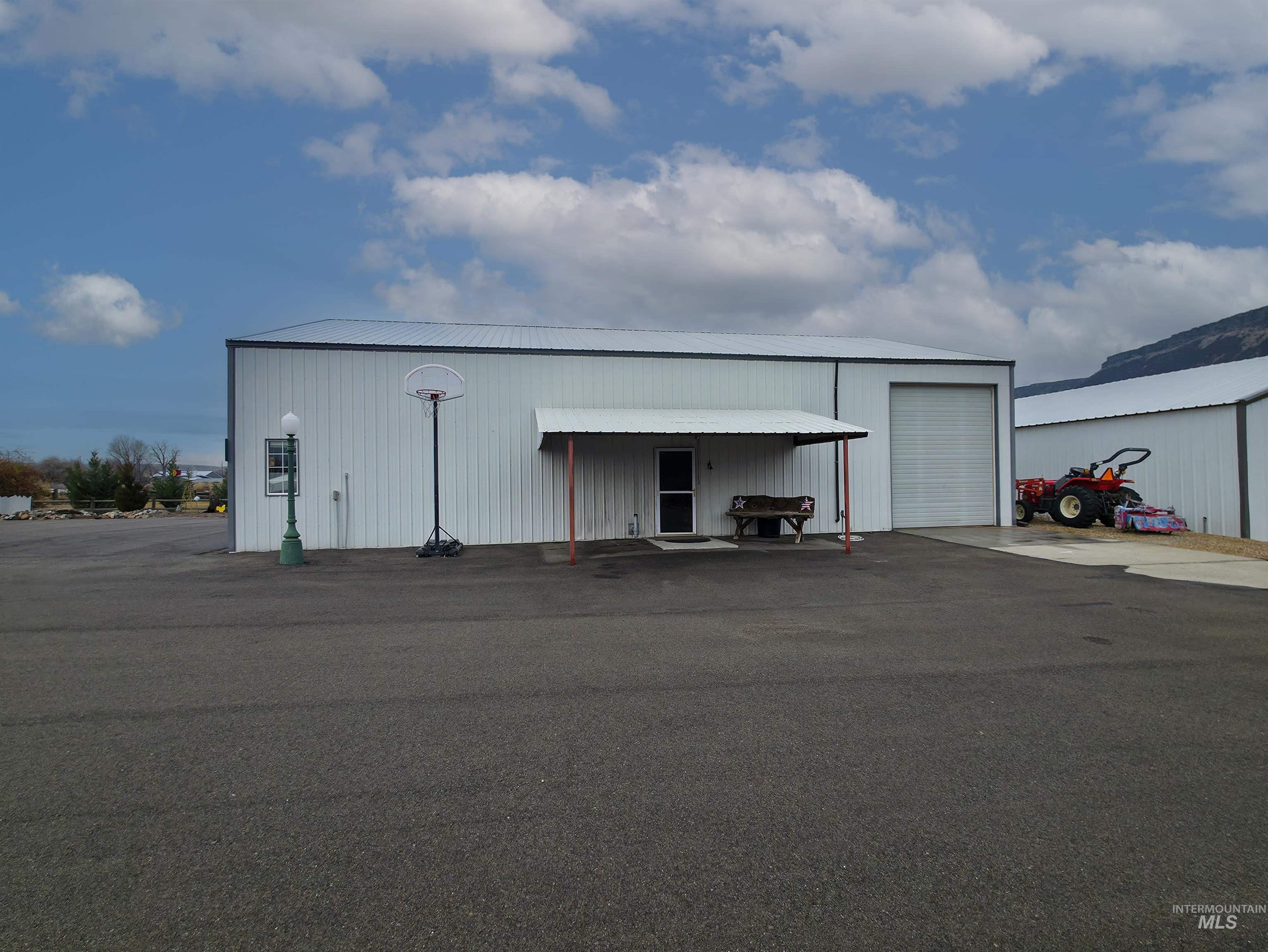 10142 Airpark Loop Rd, Melba, Idaho 83641, 3 Bedrooms, 2 Bathrooms, Residential For Sale, Price $1,200,000, 98970197