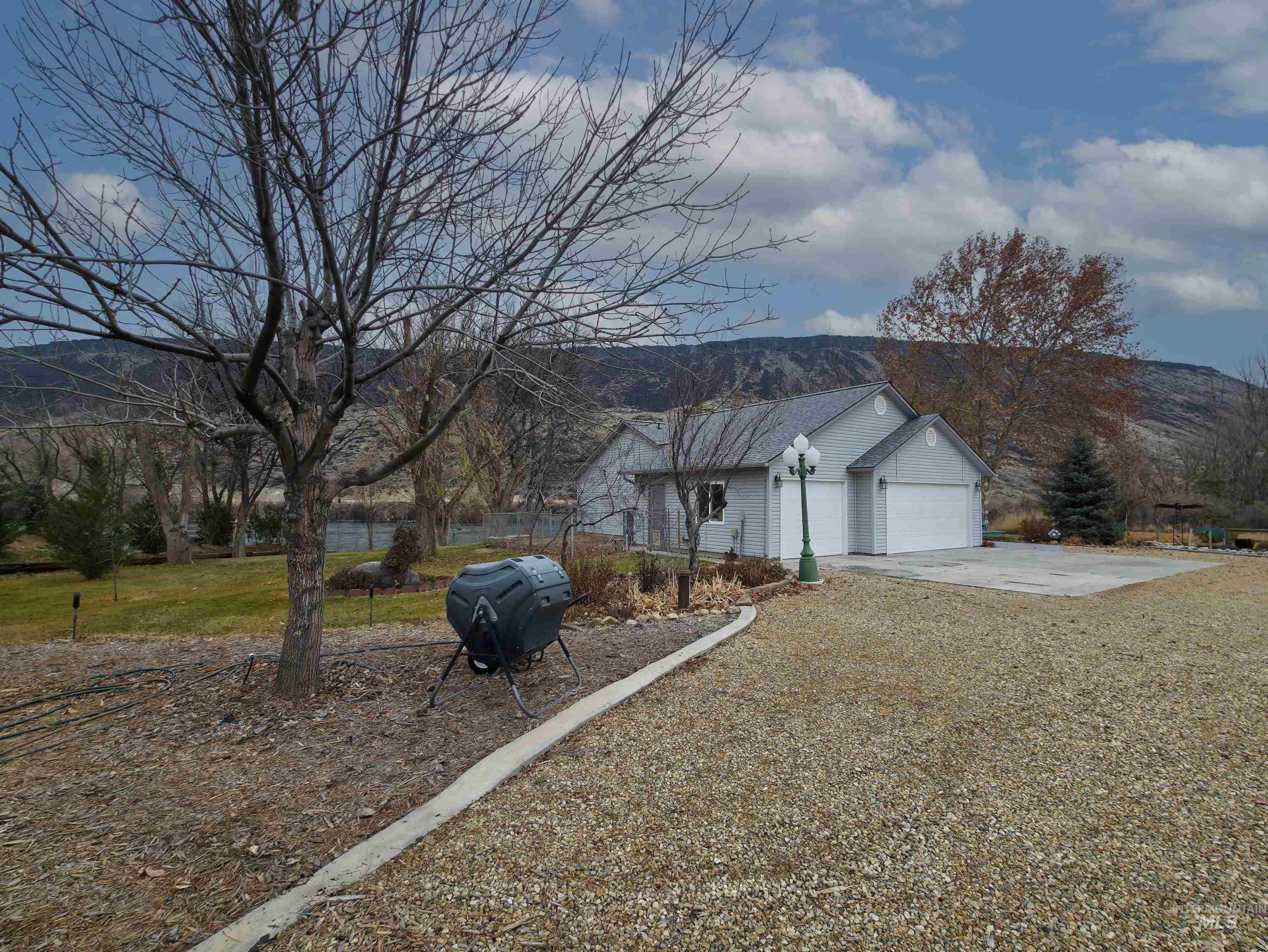 10142 Airpark Loop Rd, Melba, Idaho 83641, 3 Bedrooms, 2 Bathrooms, Residential For Sale, Price $1,200,000, 98970197