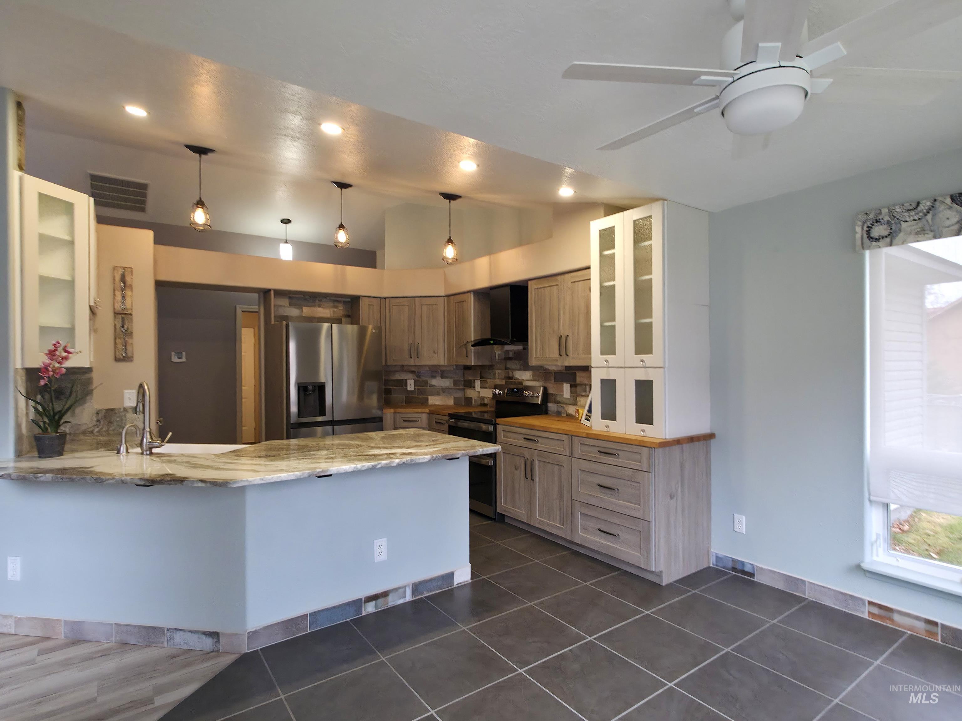 10142 Airpark Loop Rd, Melba, Idaho 83641, 3 Bedrooms, 2 Bathrooms, Residential For Sale, Price $1,200,000, 98970197