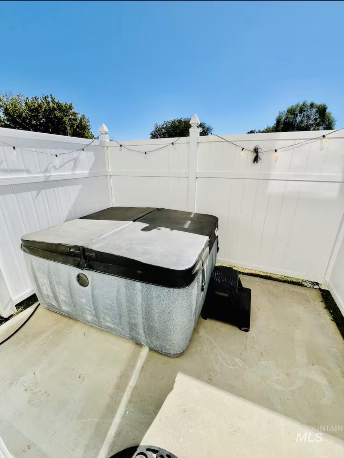 Exterior view of a jacuzzi