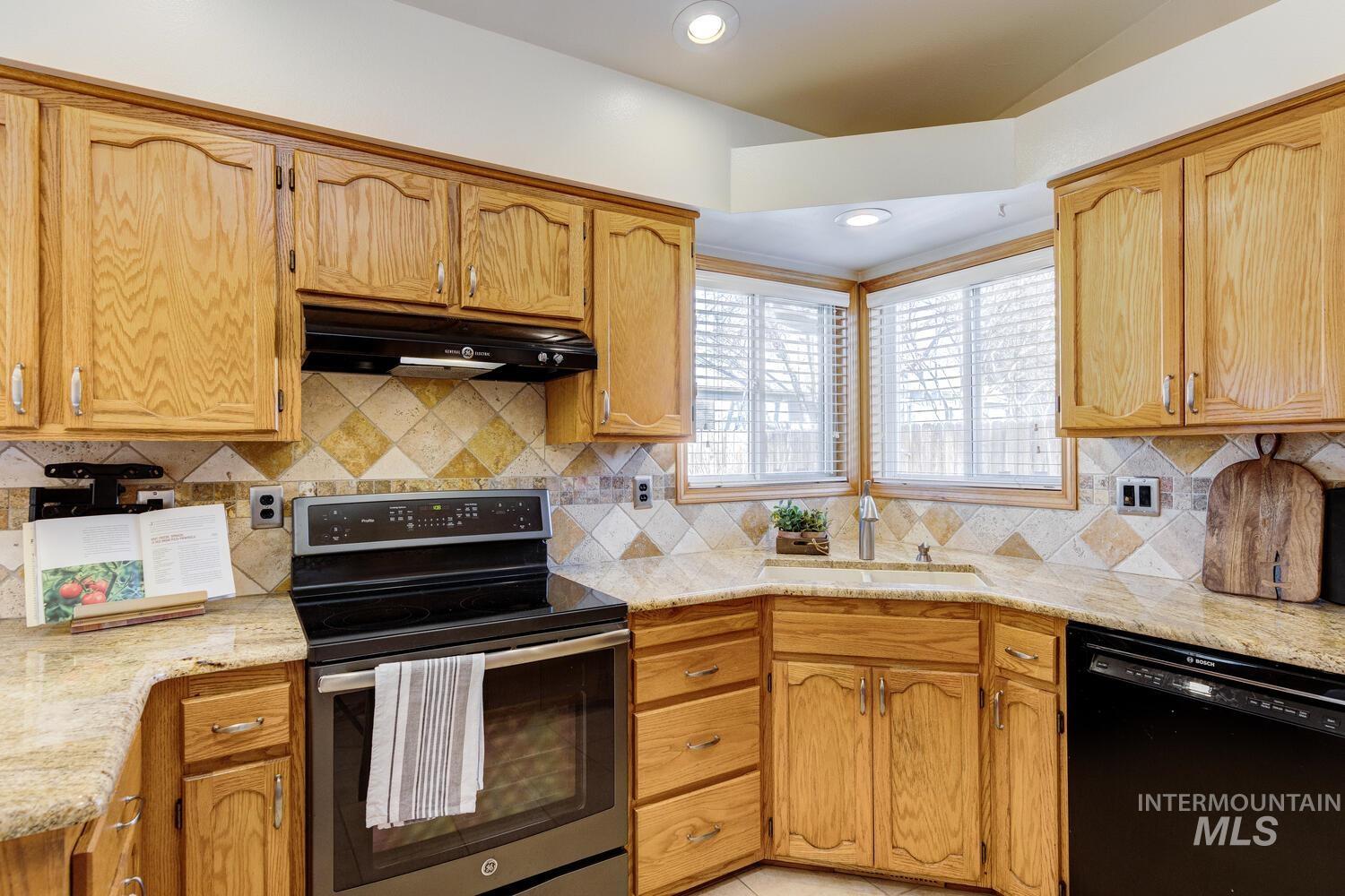 9676 W Toni St, Boise, Idaho 83704, 4 Bedrooms, 3 Bathrooms, Residential For Sale, Price $489,900,MLS 98970207