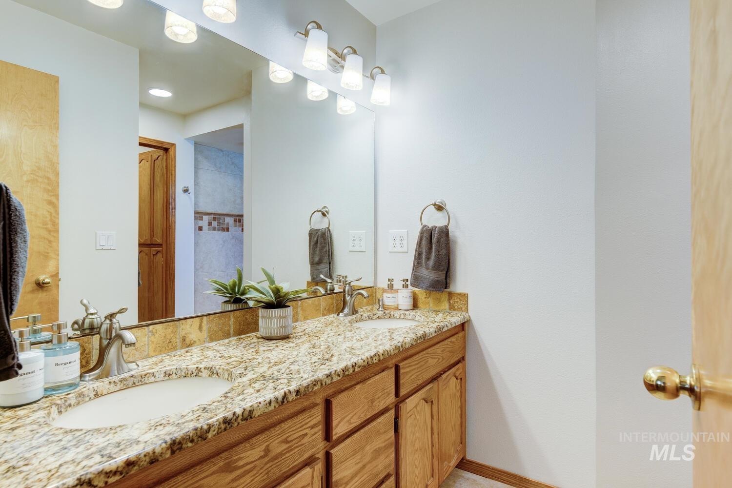 9676 W Toni St, Boise, Idaho 83704, 4 Bedrooms, 3 Bathrooms, Residential For Sale, Price $489,900,MLS 98970207