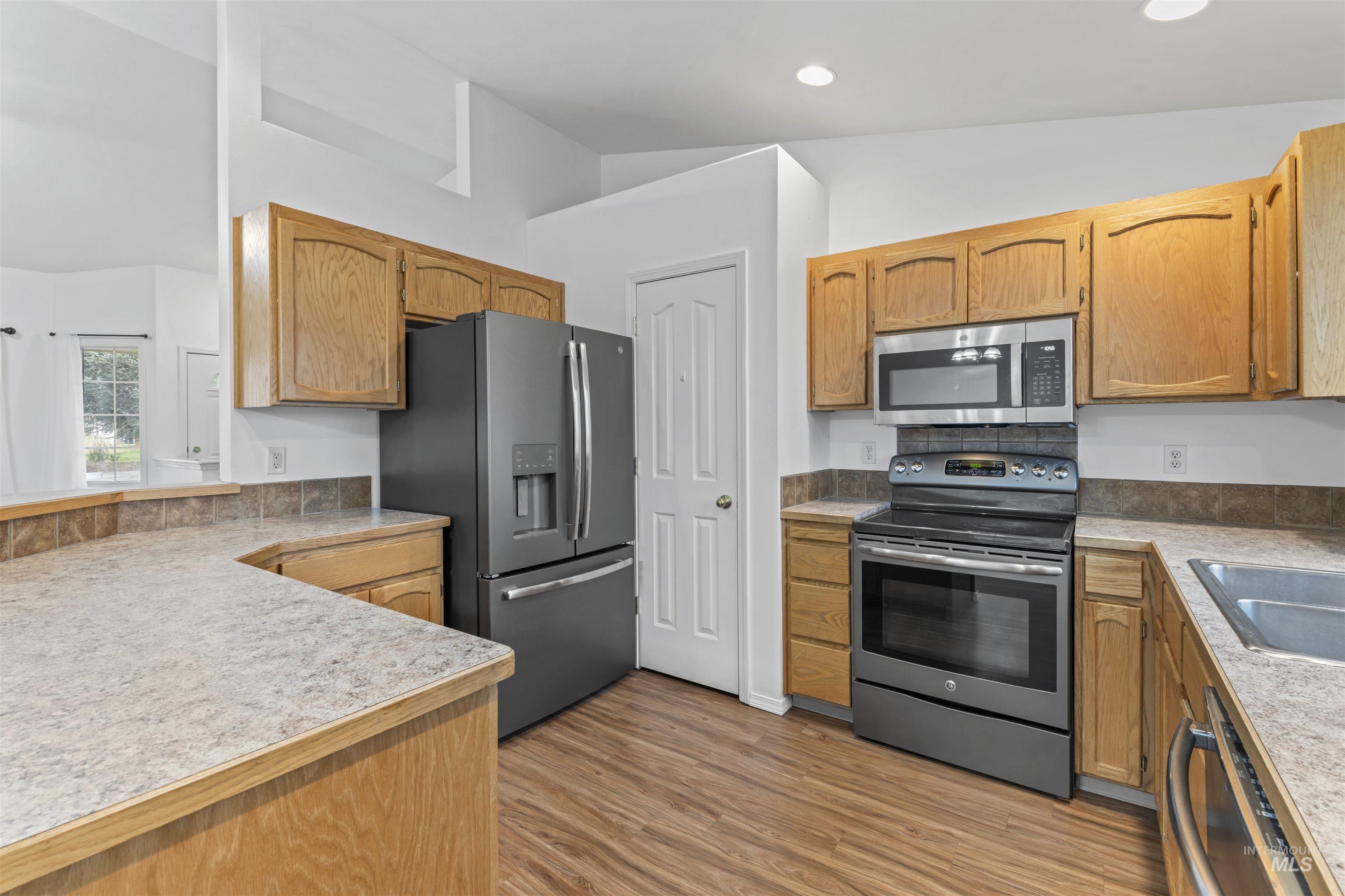 658 E Huckleberry Ct, Kuna, Idaho 83634, 3 Bedrooms, 2 Bathrooms, Residential For Sale, Price $390,000, 98970208