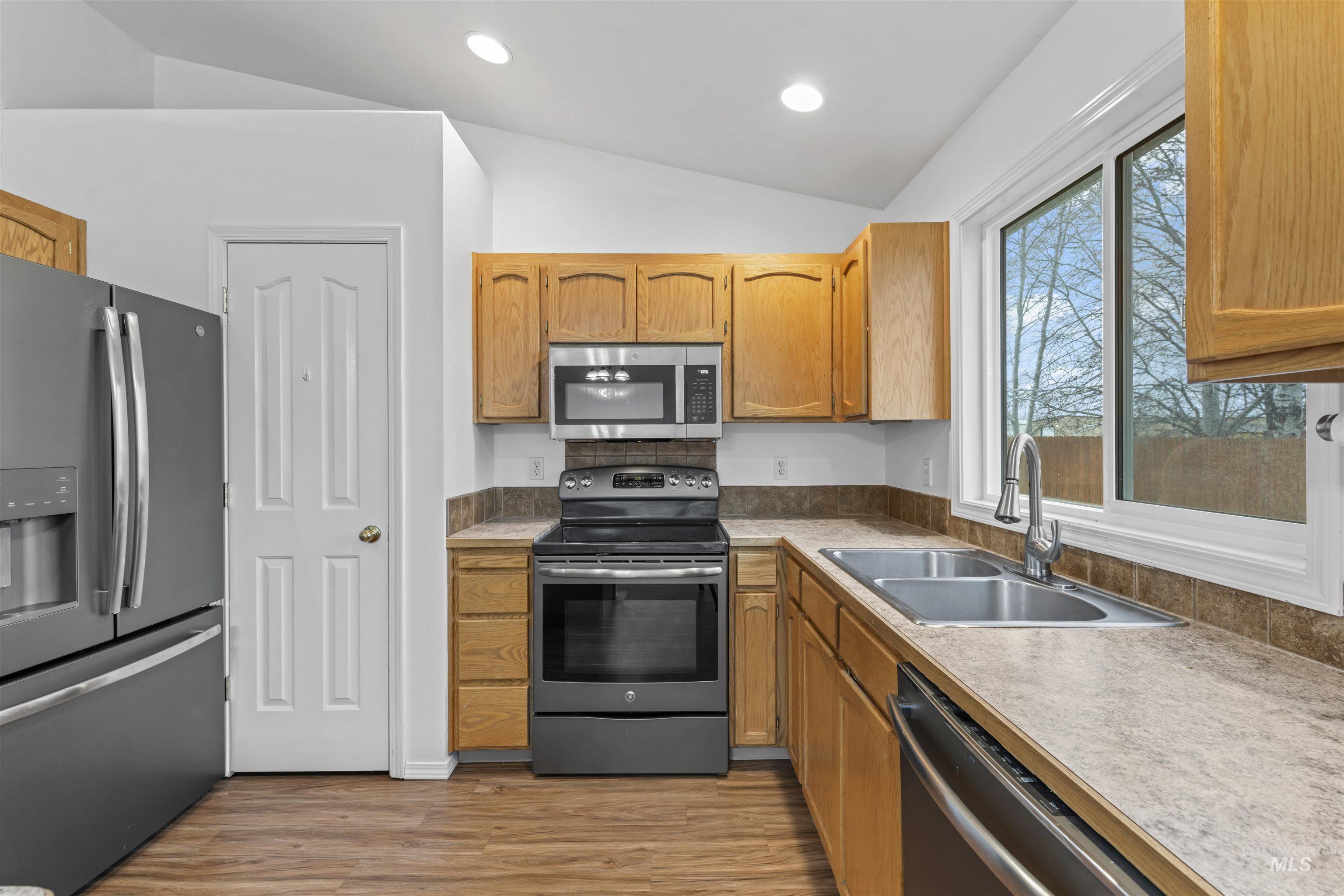 658 E Huckleberry Ct, Kuna, Idaho 83634, 3 Bedrooms, 2 Bathrooms, Residential For Sale, Price $390,000, 98970208