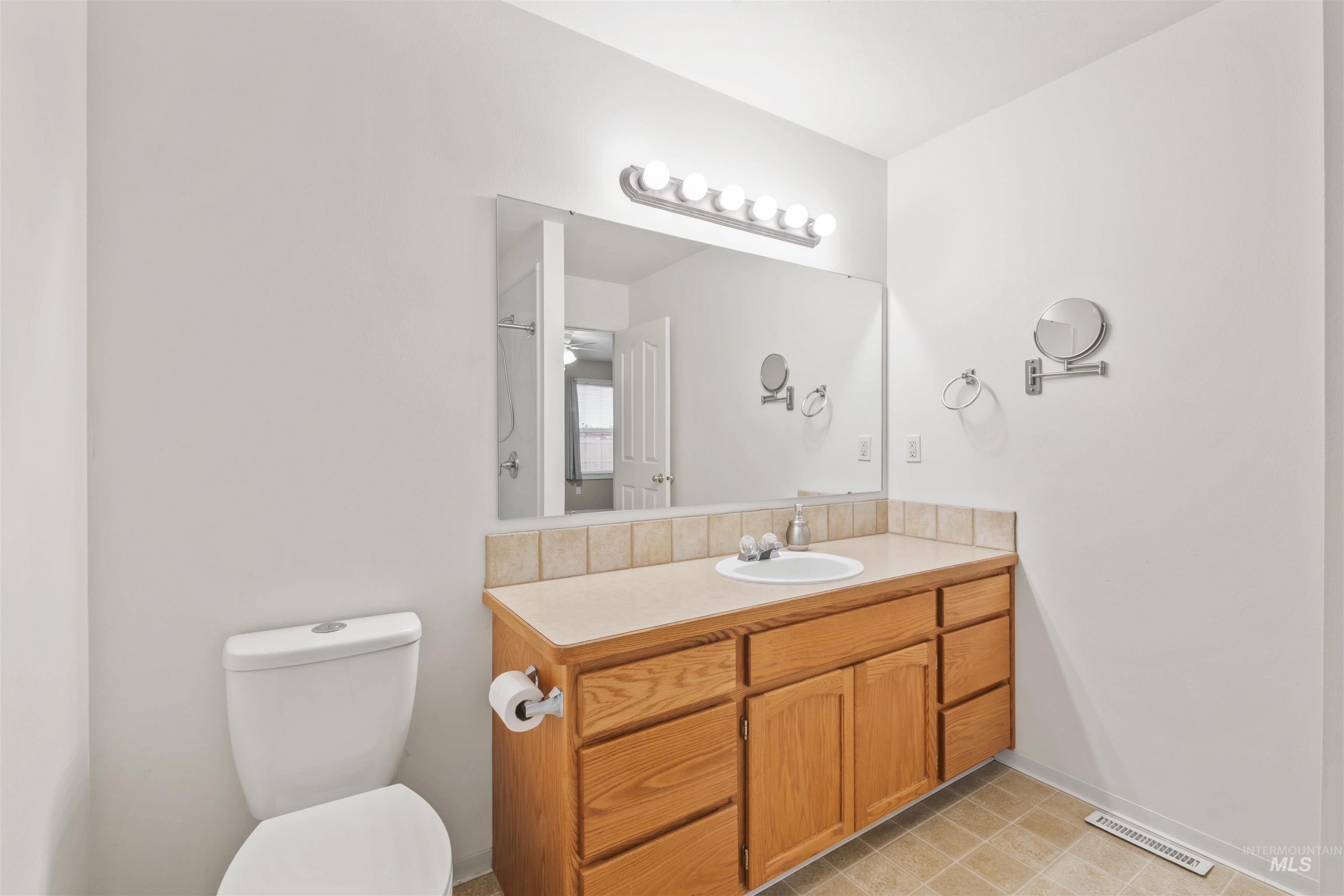 658 E Huckleberry Ct, Kuna, Idaho 83634, 3 Bedrooms, 2 Bathrooms, Residential For Sale, Price $390,000, 98970208