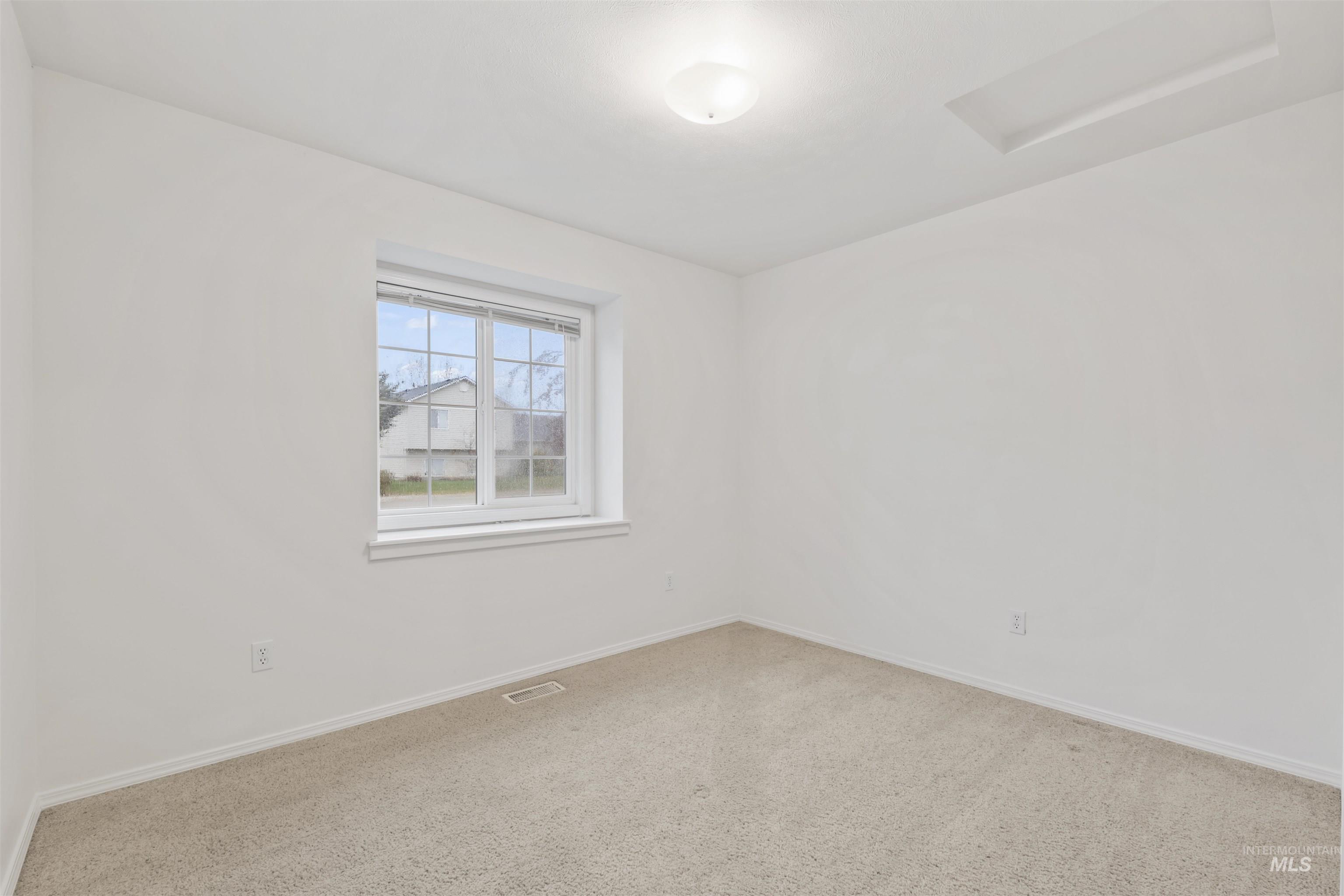 658 E Huckleberry Ct, Kuna, Idaho 83634, 3 Bedrooms, 2 Bathrooms, Residential For Sale, Price $390,000, 98970208