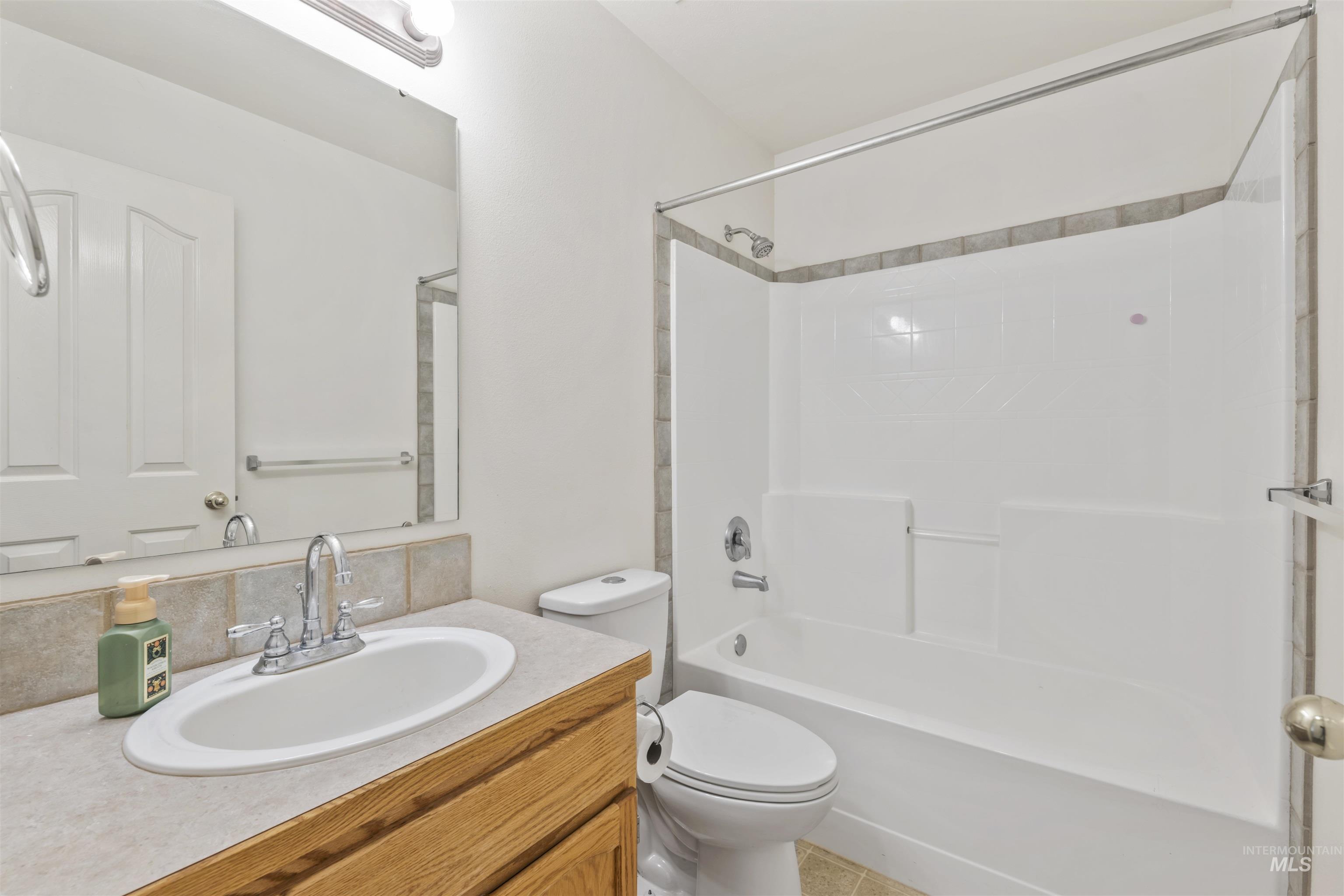 658 E Huckleberry Ct, Kuna, Idaho 83634, 3 Bedrooms, 2 Bathrooms, Residential For Sale, Price $390,000, 98970208