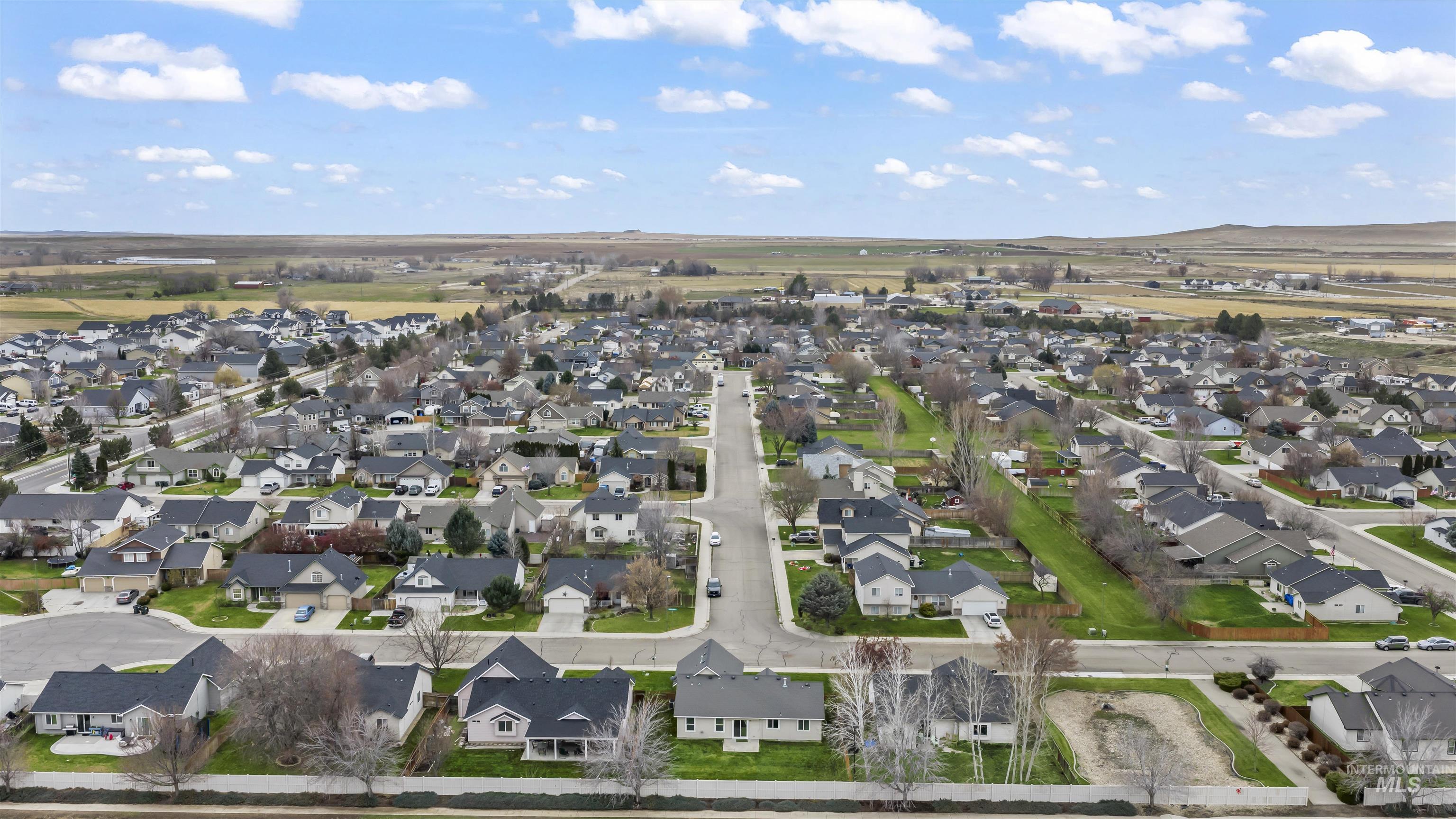 658 E Huckleberry Ct, Kuna, Idaho 83634, 3 Bedrooms, 2 Bathrooms, Residential For Sale, Price $390,000, 98970208