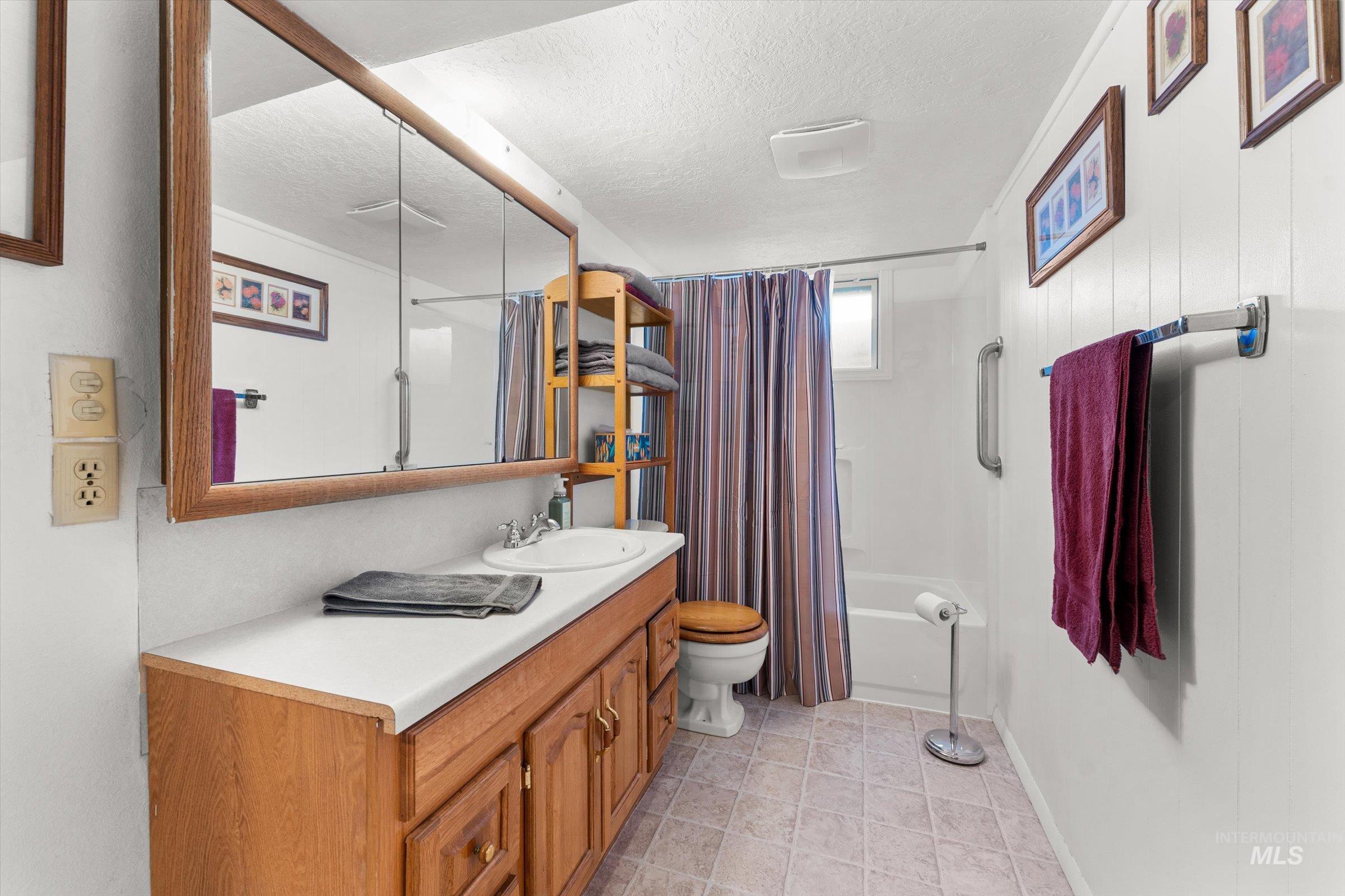 1795 N 7th East, Mountain Home, Idaho 83647, 5 Bedrooms, 2 Bathrooms, Residential For Sale, Price $395,000,MLS 98970215