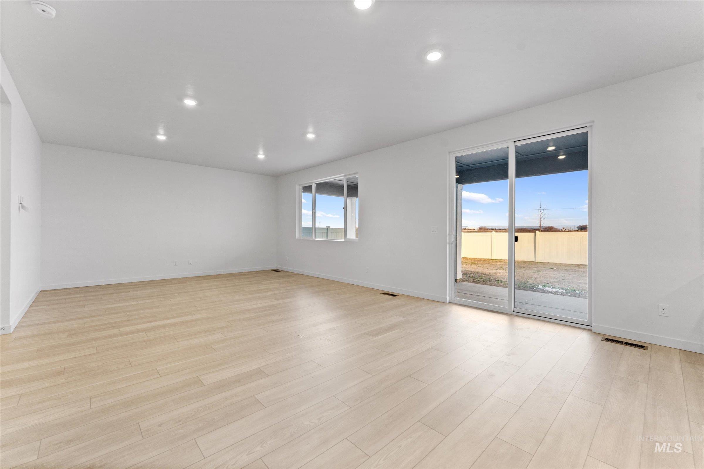 Unfurnished room featuring light wood-style flooring and recessed lighting