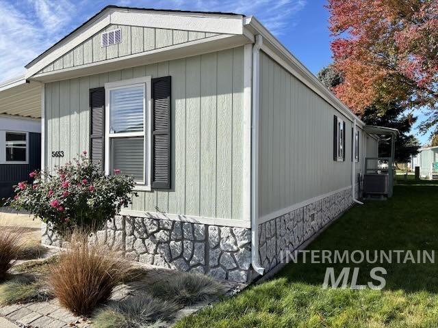 View of side of property featuring a yard