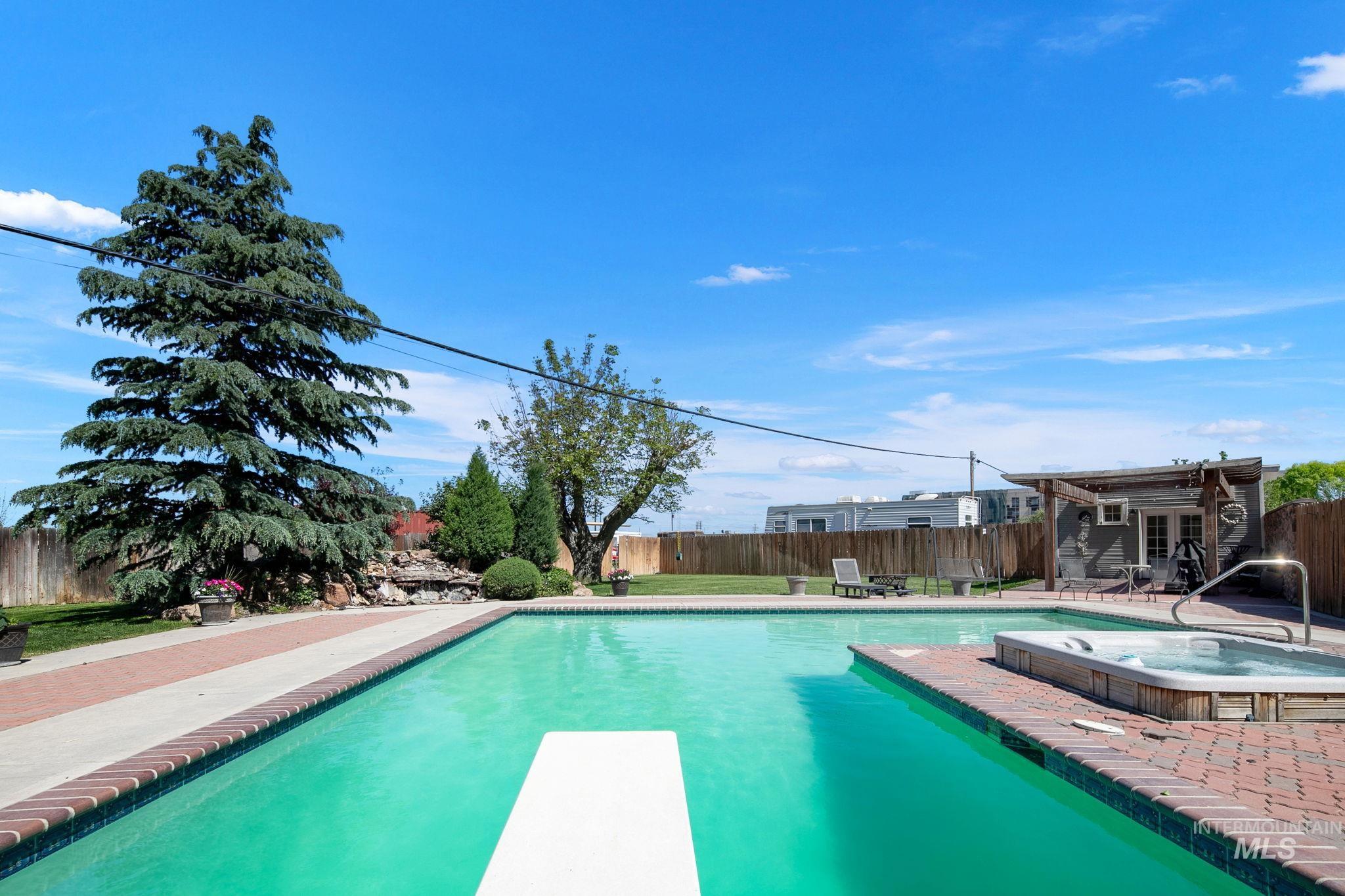 1917 Arthur, Caldwell, Idaho 83605, 5 Bedrooms, Business/Commercial For Sale, Price $649,900,MLS 98970238