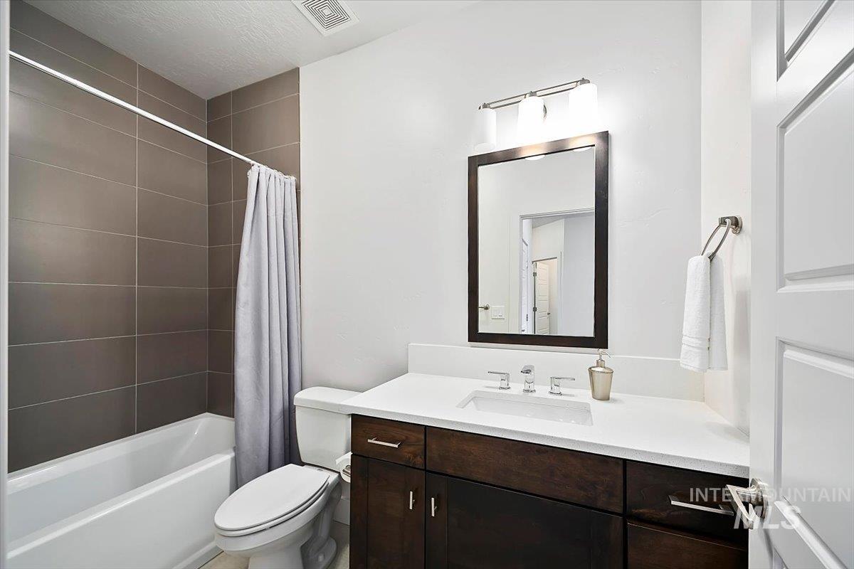 3714 E Parkcenter, Boise, Idaho 83716, 3 Bedrooms, 2.5 Bathrooms, Rental For Rent, Price $3,750, 98970241