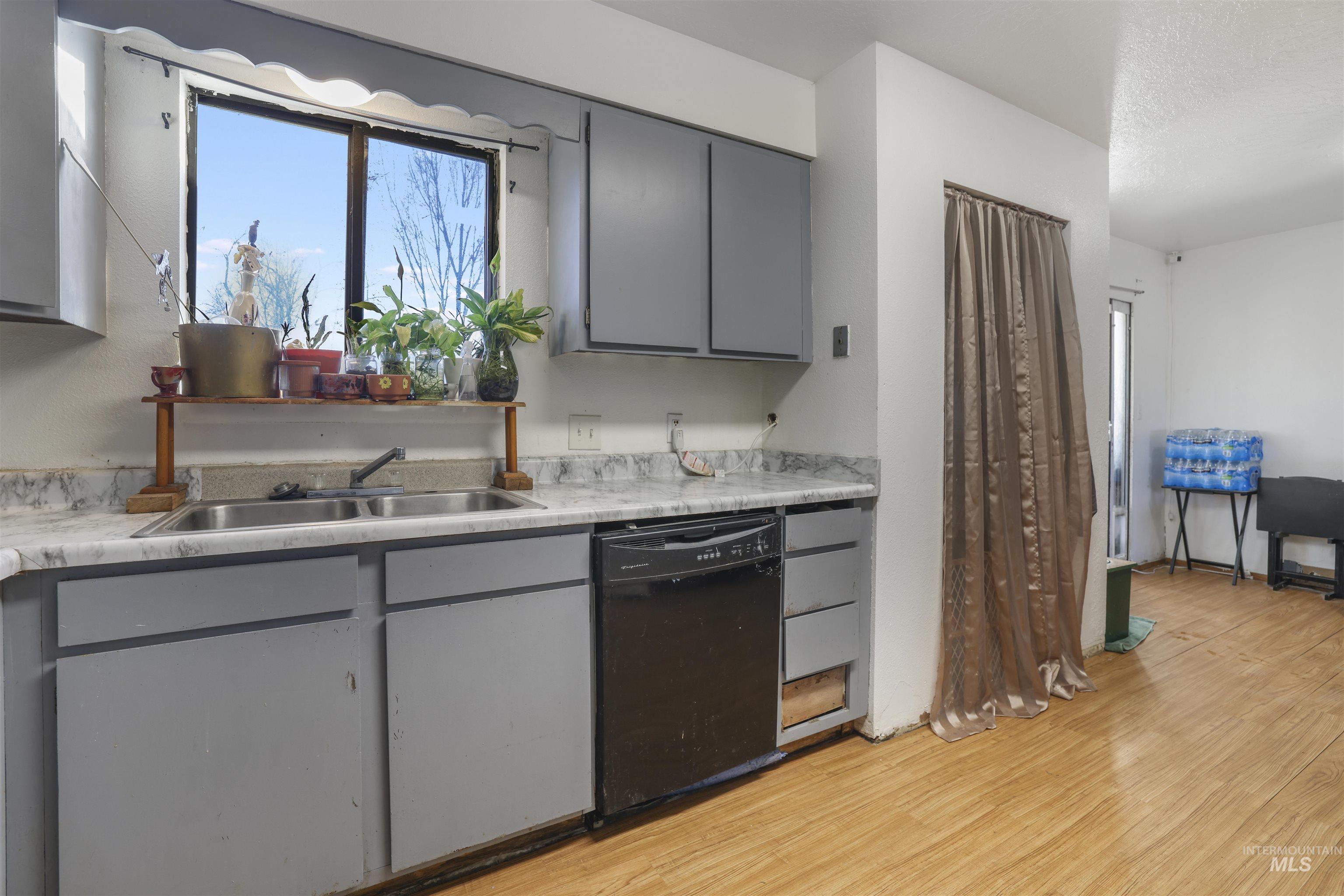 414 Heyburn Ave, Twin Falls, Idaho 83301, 2 Bedrooms, 1 Bathroom, Residential Income For Sale, Price $326,000, 98970253