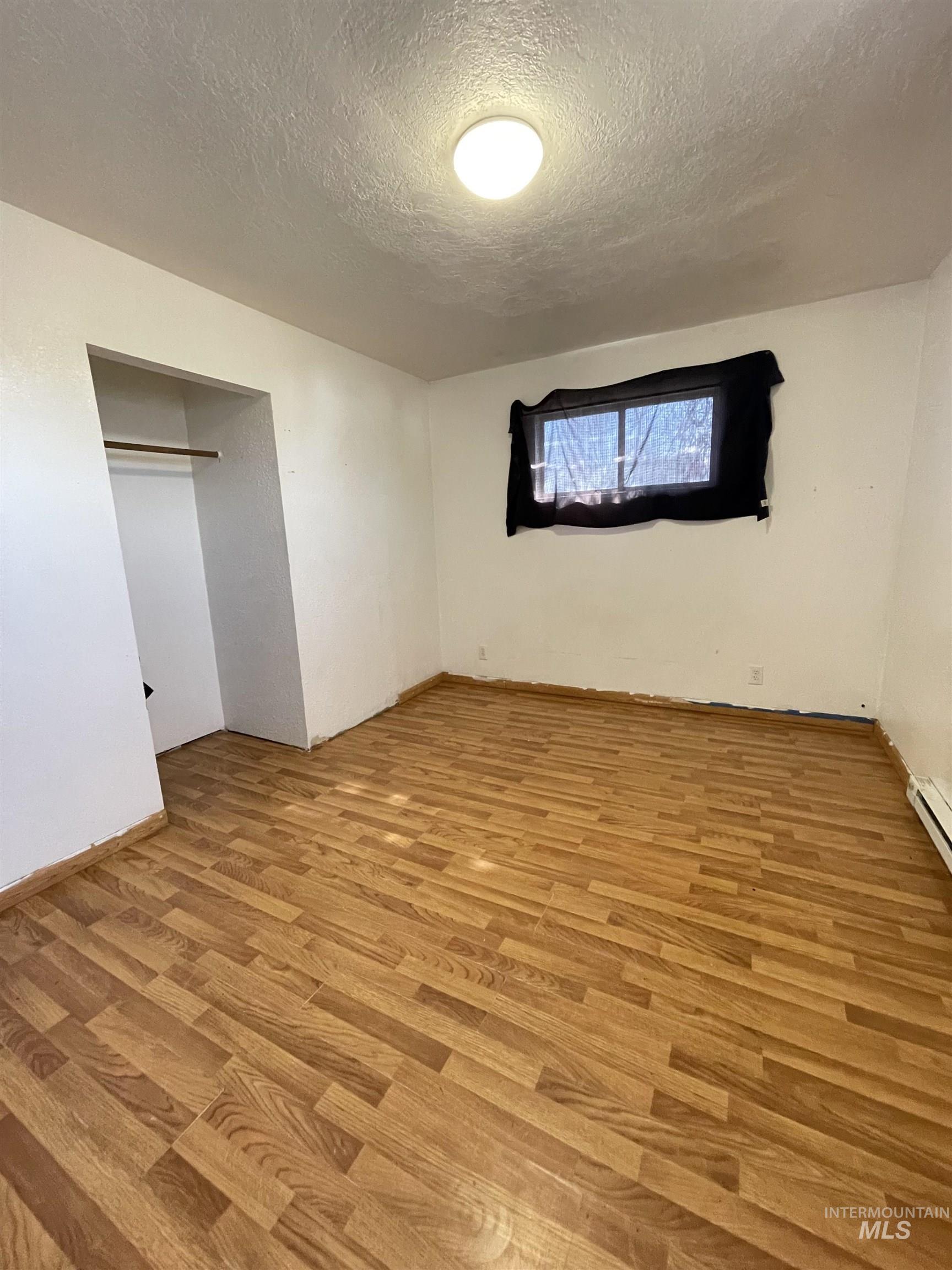 414 Heyburn Ave, Twin Falls, Idaho 83301, 2 Bedrooms, 1 Bathroom, Residential Income For Sale, Price $275,000,MLS 98970253