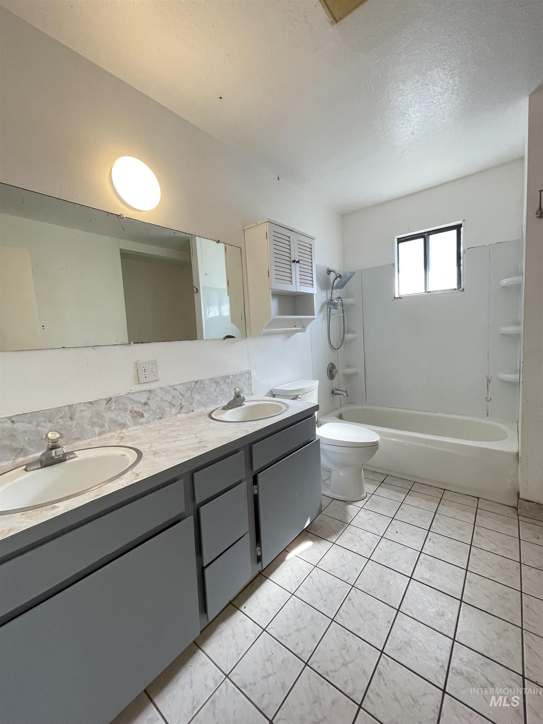 414 Heyburn Ave, Twin Falls, Idaho 83301, 2 Bedrooms, 1 Bathroom, Residential Income For Sale, Price $275,000,MLS 98970253