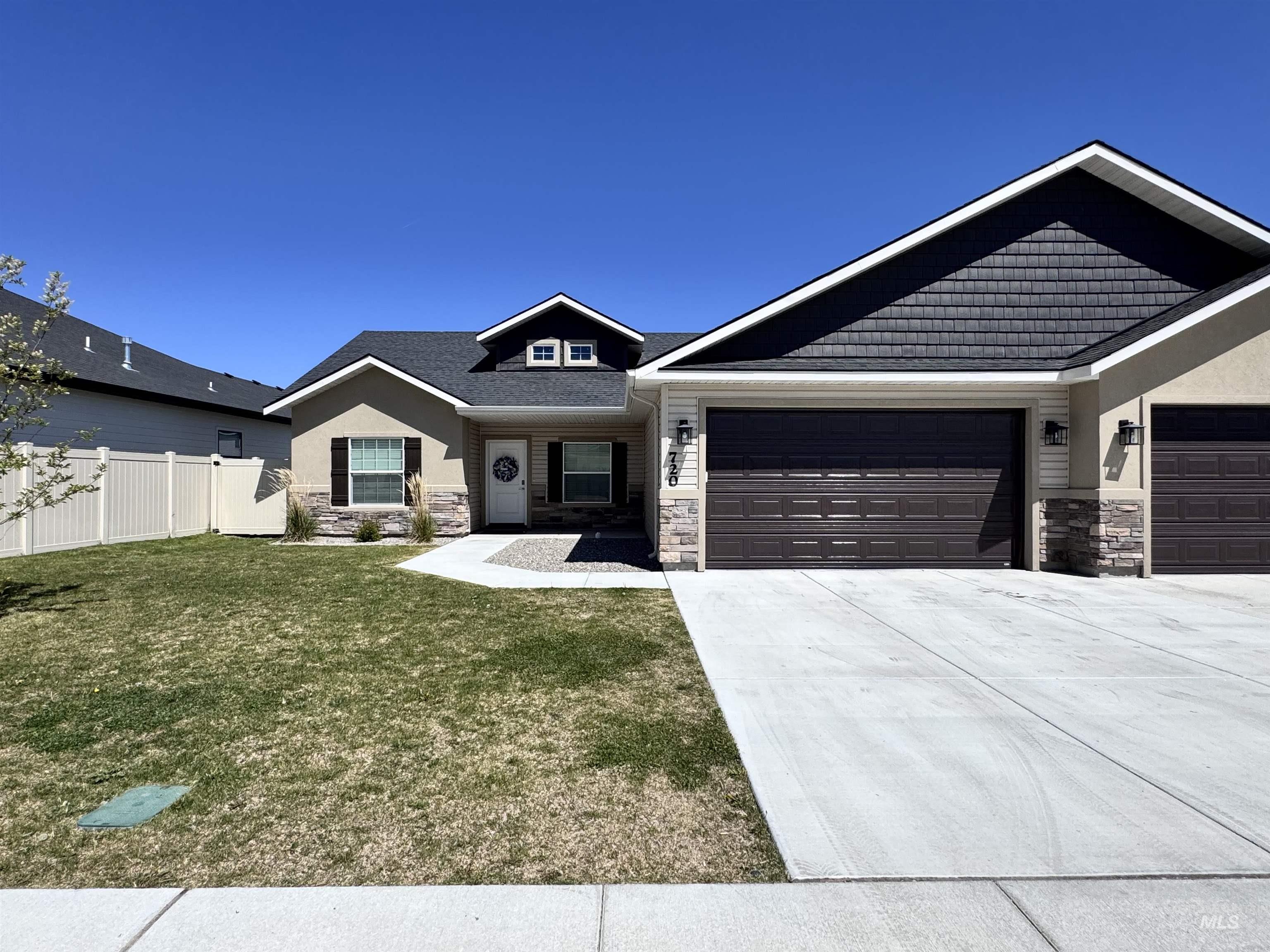 720 Shadowleaf Ave, Twin Falls, Idaho 83301-2925, 3 Bedrooms, 2 Bathrooms, Residential Income For Sale, Price $689,900, 98970254