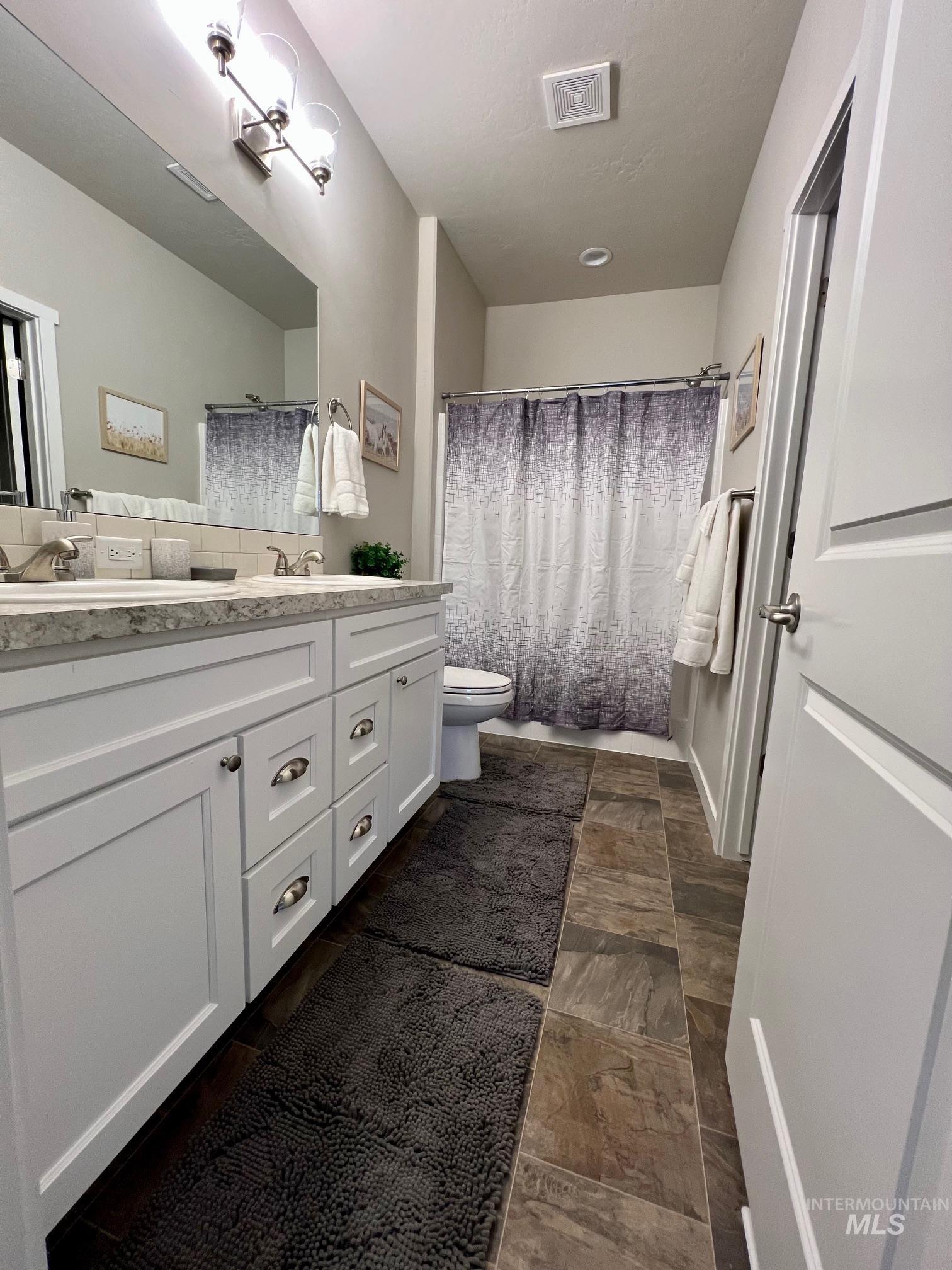 720 Shadowleaf Ave, Twin Falls, Idaho 83301-2925, 3 Bedrooms, 2 Bathrooms, Residential Income For Sale, Price $689,900, 98970254