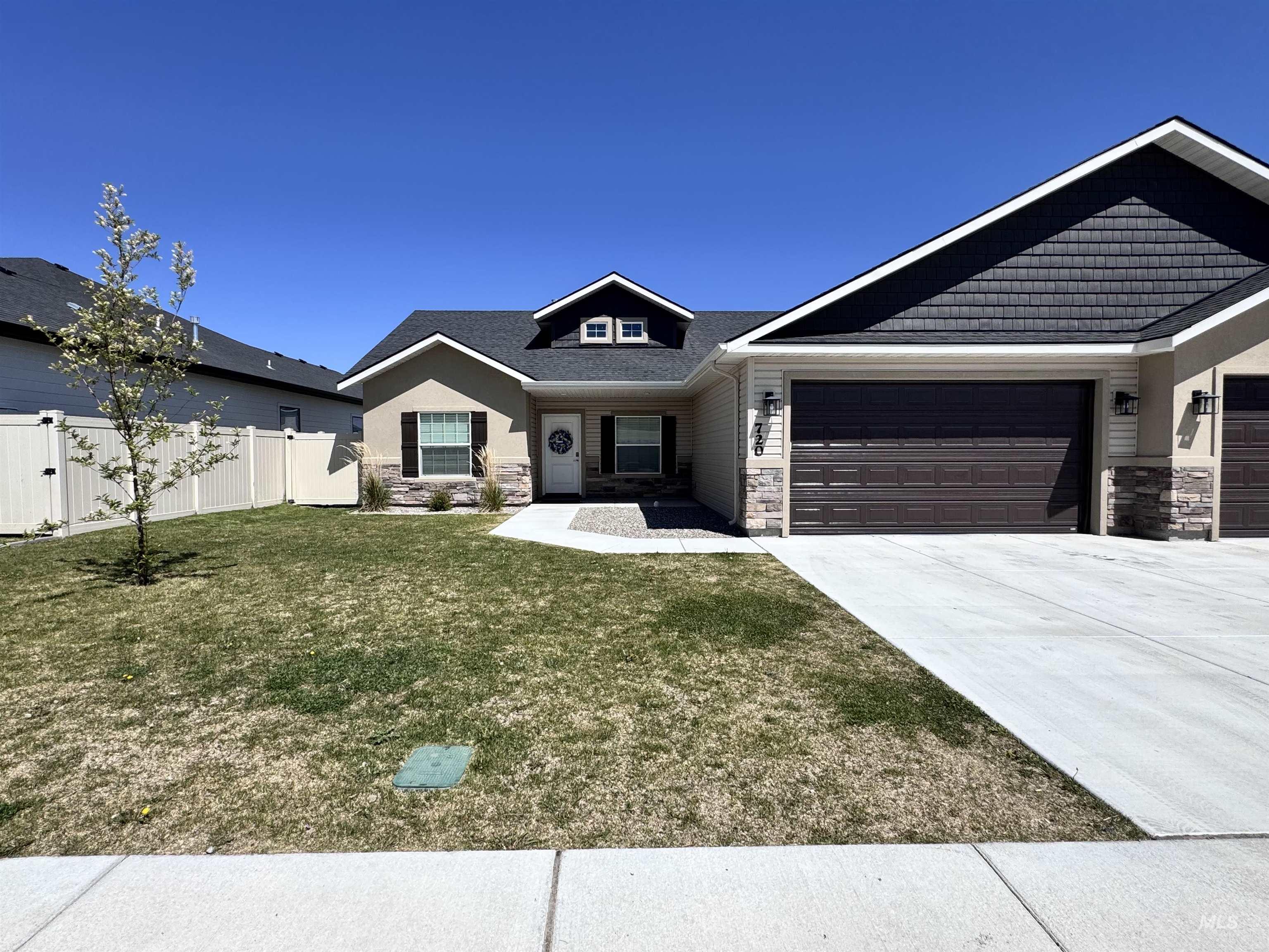 720 Shadowleaf Ave, Twin Falls, Idaho 83301-2925, 3 Bedrooms, 2 Bathrooms, Residential Income For Sale, Price $689,900, 98970254