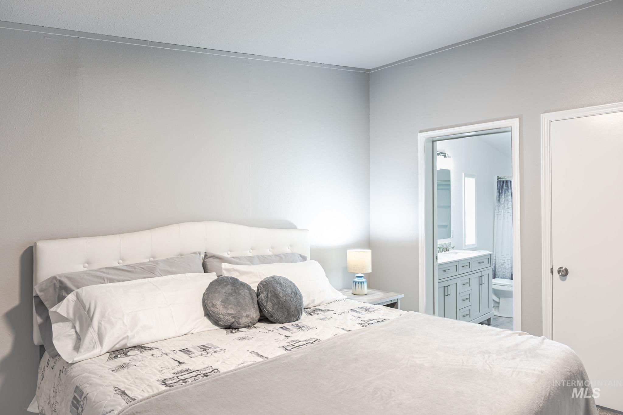 1207 Erlebach Way, Ontario, Oregon 97914, 3 Bedrooms, 2 Bathrooms, Residential For Sale, Price $325,000,MLS 98970263