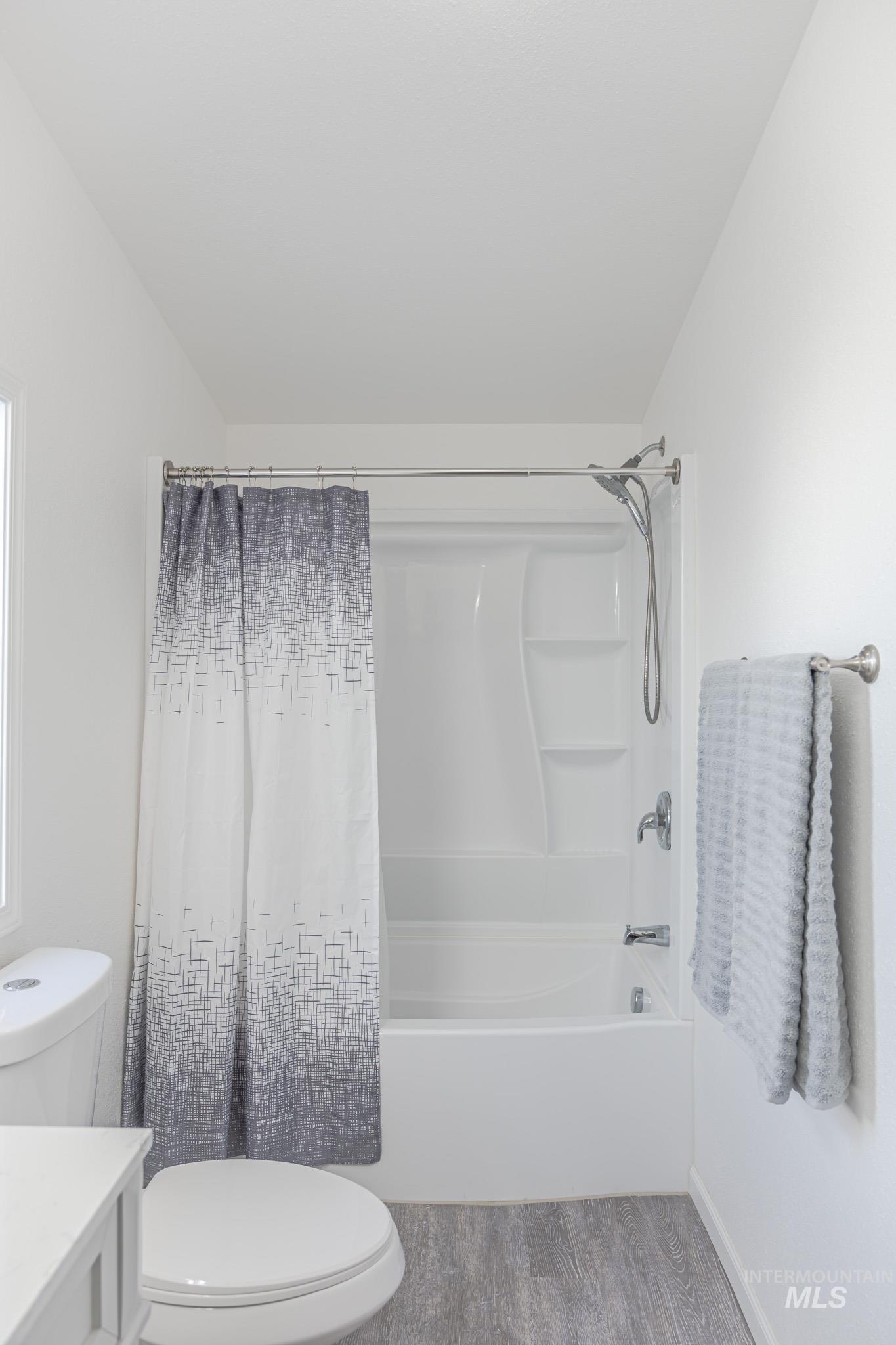 1207 Erlebach Way, Ontario, Oregon 97914, 3 Bedrooms, 2 Bathrooms, Residential For Sale, Price $325,000,MLS 98970263