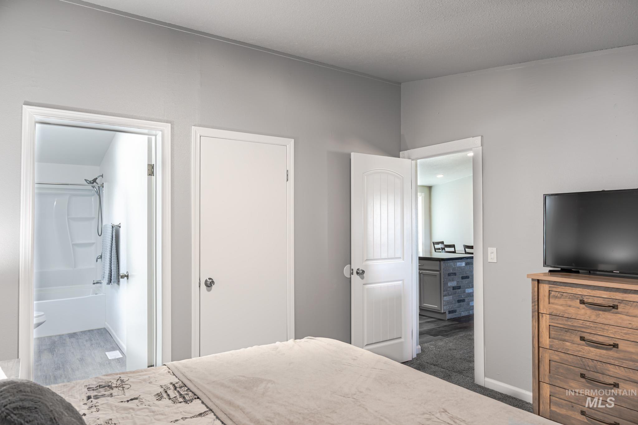 1207 Erlebach Way, Ontario, Oregon 97914, 3 Bedrooms, 2 Bathrooms, Residential For Sale, Price $325,000,MLS 98970263