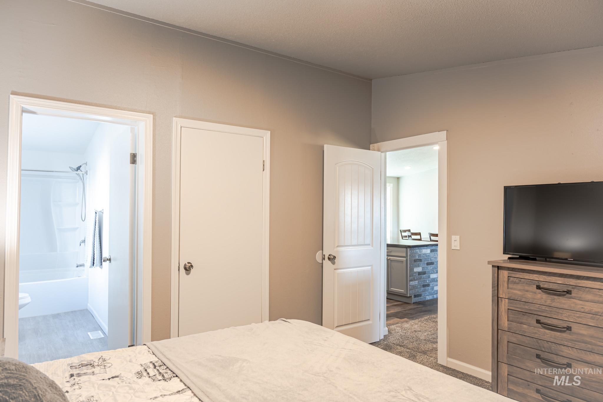 1207 Erlebach Way, Ontario, Oregon 97914, 3 Bedrooms, 2 Bathrooms, Residential For Sale, Price $325,000,MLS 98970263