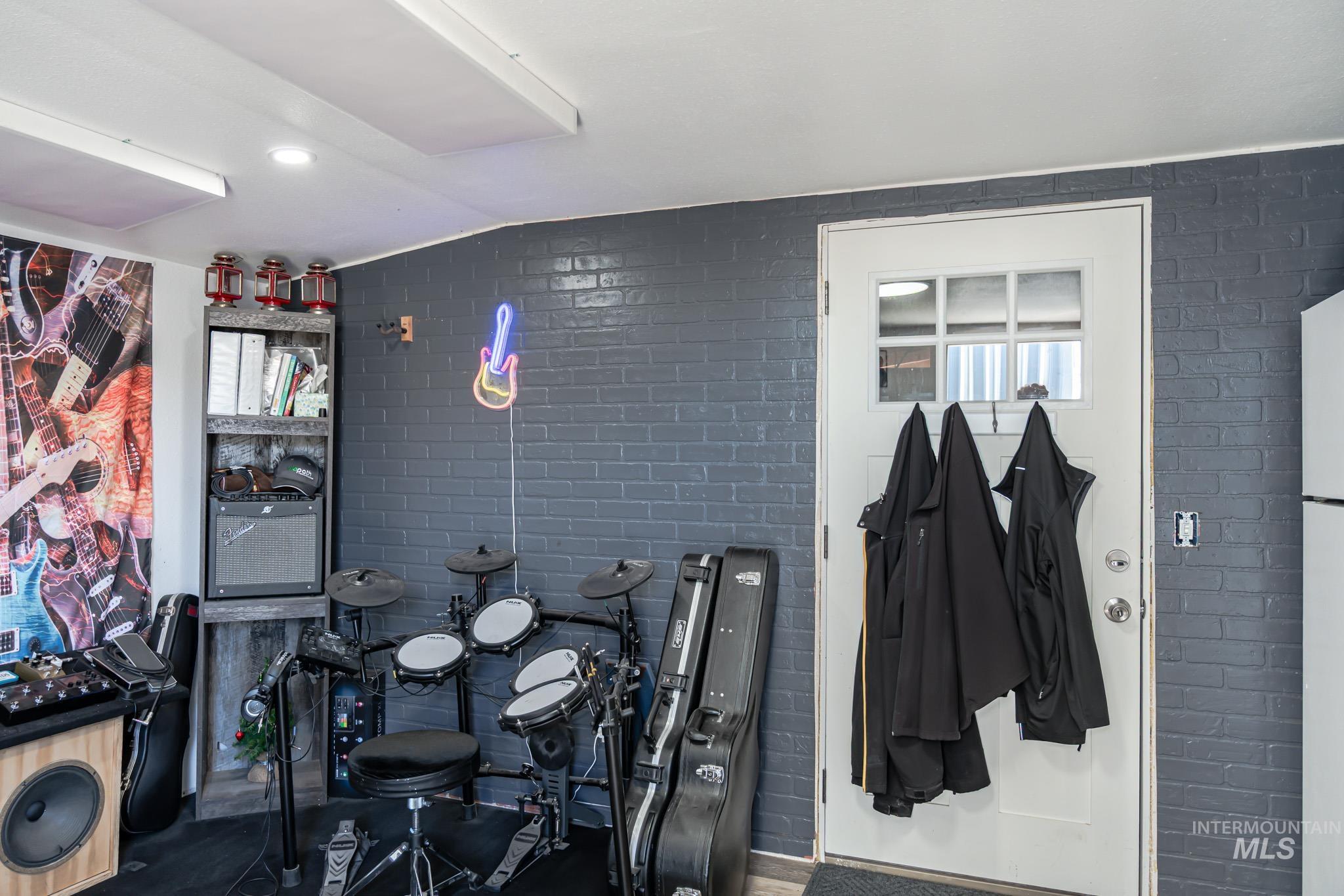 1207 Erlebach Way, Ontario, Oregon 97914, 3 Bedrooms, 2 Bathrooms, Residential For Sale, Price $325,000,MLS 98970263