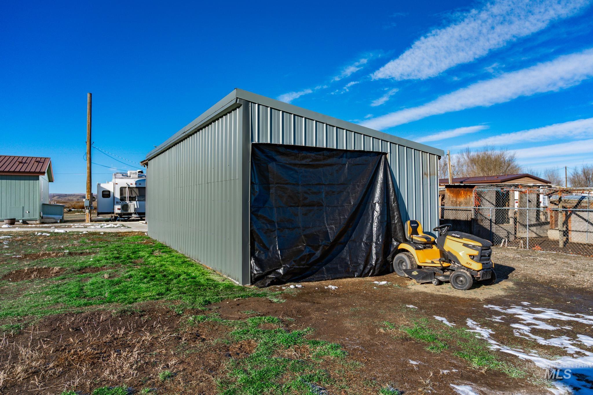 1207 Erlebach Way, Ontario, Oregon 97914, 3 Bedrooms, 2 Bathrooms, Residential For Sale, Price $325,000,MLS 98970263