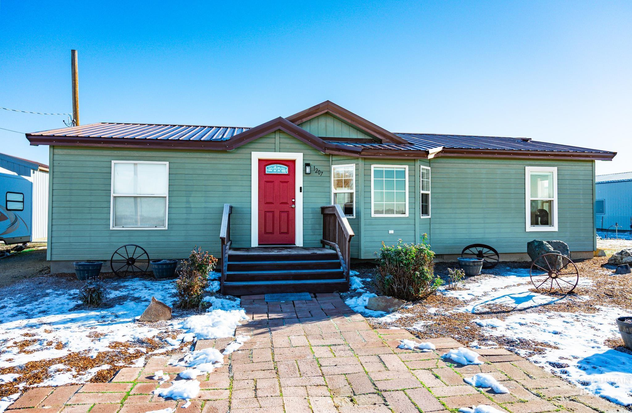 1207 Erlebach Way, Ontario, Oregon 97914, 3 Bedrooms, 2 Bathrooms, Residential For Sale, Price $325,000,MLS 98970263