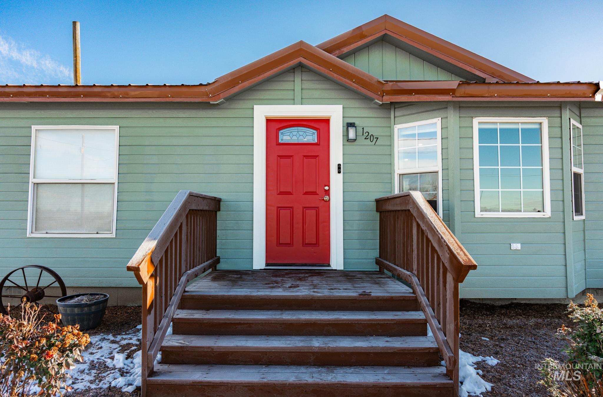 1207 Erlebach Way, Ontario, Oregon 97914, 3 Bedrooms, 2 Bathrooms, Residential For Sale, Price $325,000,MLS 98970263