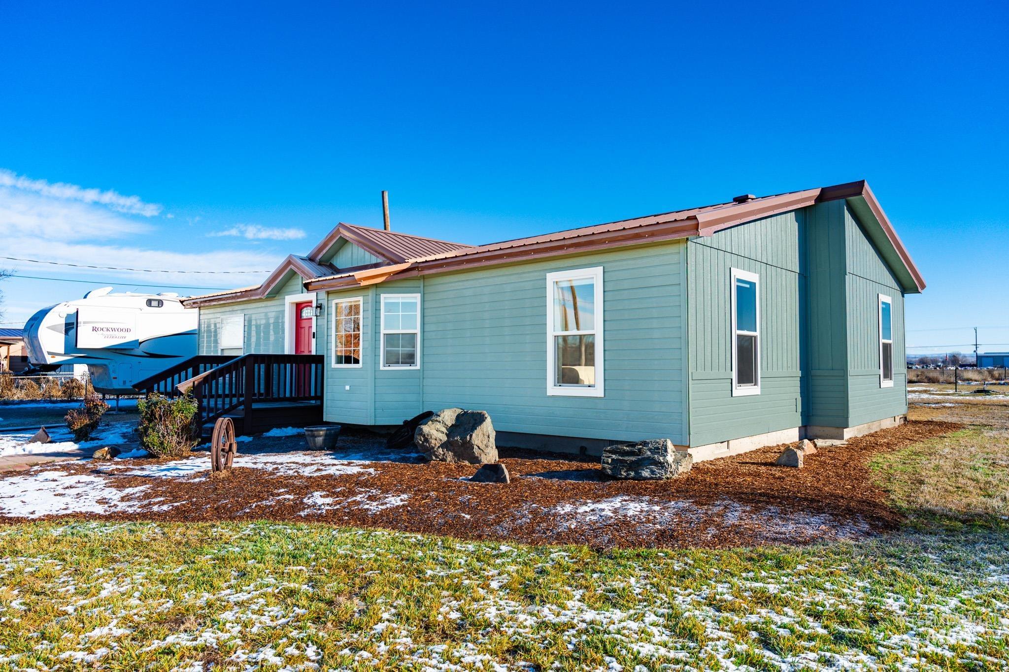 1207 Erlebach Way, Ontario, Oregon 97914, 3 Bedrooms, 2 Bathrooms, Residential For Sale, Price $325,000,MLS 98970263