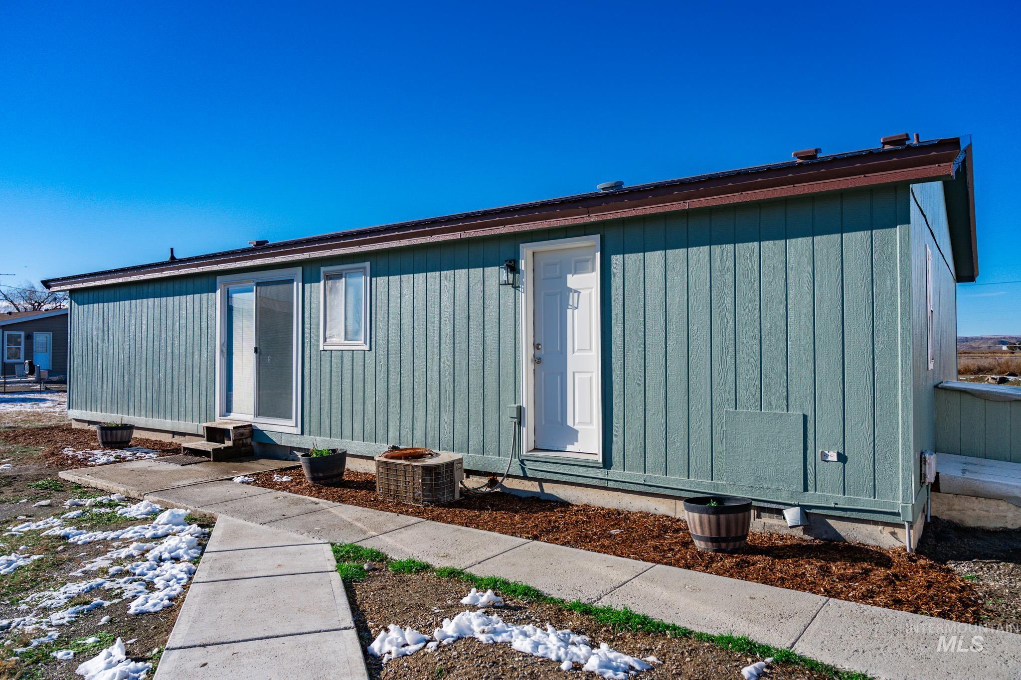 1207 Erlebach Way, Ontario, Oregon 97914, 3 Bedrooms, 2 Bathrooms, Residential For Sale, Price $325,000,MLS 98970263