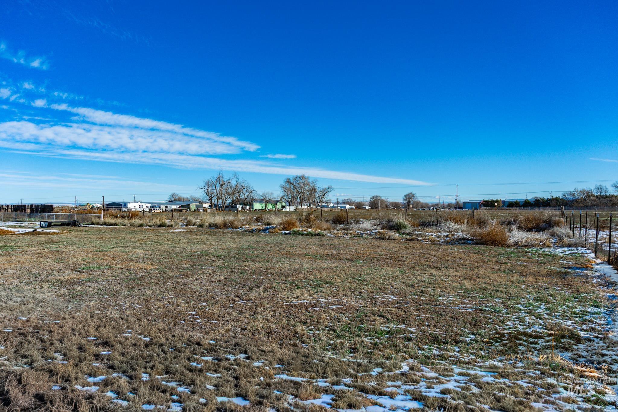 1207 Erlebach Way, Ontario, Oregon 97914, 3 Bedrooms, 2 Bathrooms, Residential For Sale, Price $325,000,MLS 98970263