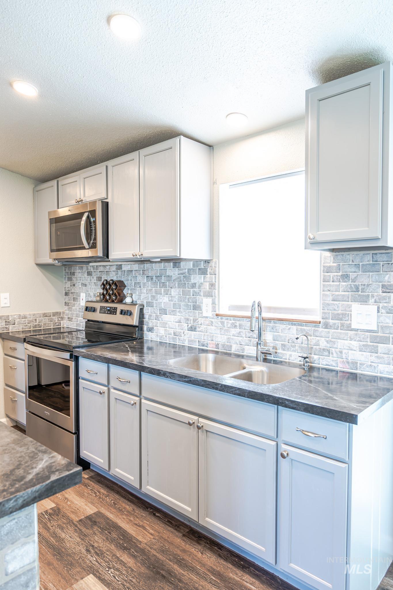 1207 Erlebach Way, Ontario, Oregon 97914, 3 Bedrooms, 2 Bathrooms, Residential For Sale, Price $325,000,MLS 98970263